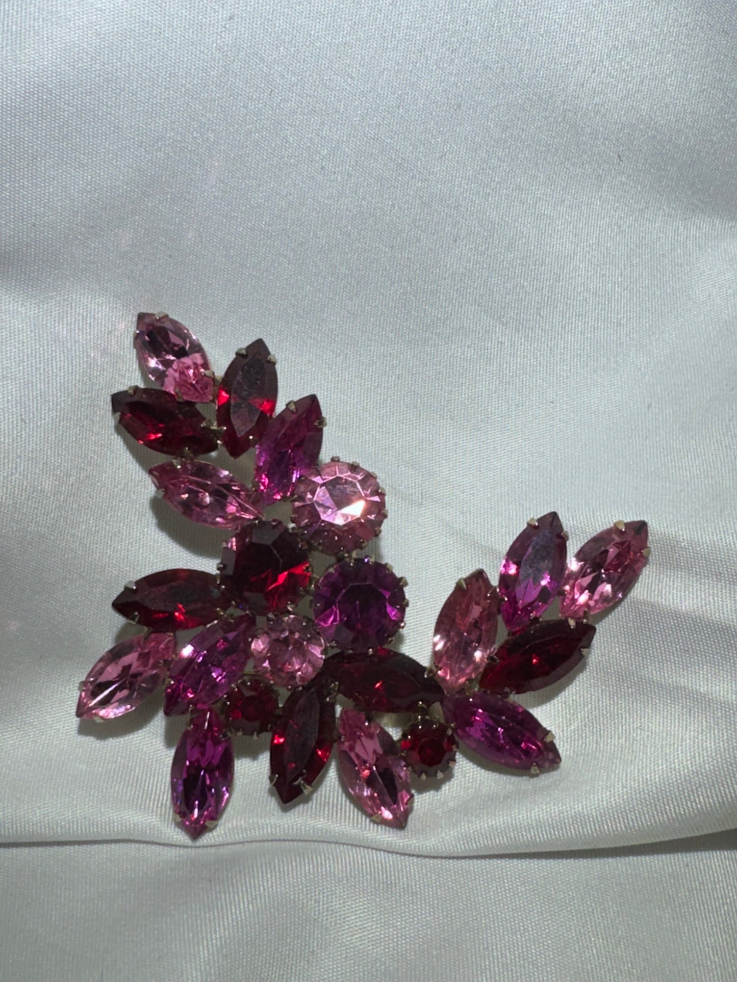 Vintage Pink & Red Rhinestone Cluster Spray Brooch – Mid-Century Costume Jewelry