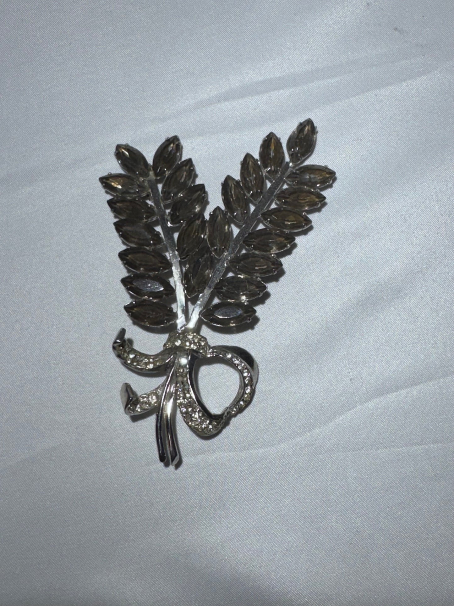 Vintage Silver-Tone Wheat Sheaf Leaf Spray Brooch – Smoky Grey Navette Crystals & Bow