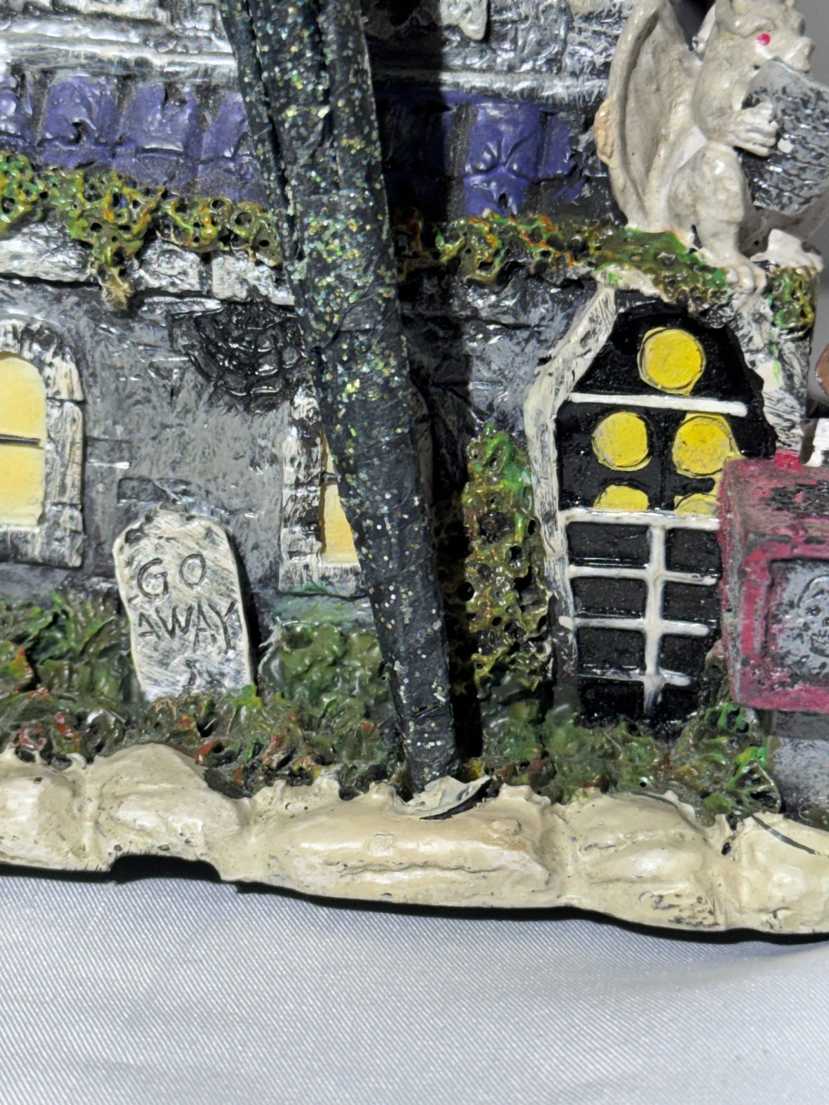 Hawthorne Village The Munsters 2004 Halloween Village – “Morticians Monthly Newspaper” Building A8582