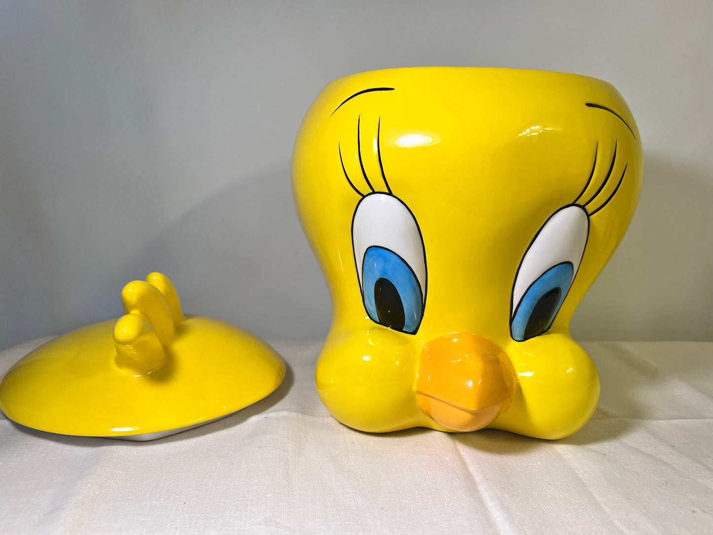Tweety Bird-Cookie Jar-Warner Brothers- big- Head- Looney Tunes