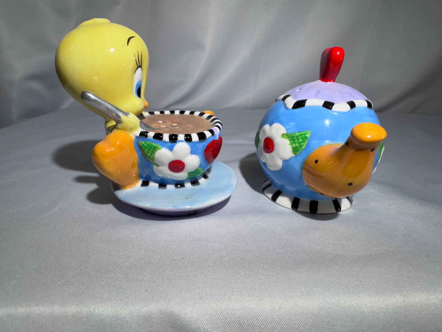 Vintage 1999 Tweety’s Tea Party Mini Salt & Pepper Set – Warner Bros. Studio Store – Original Box