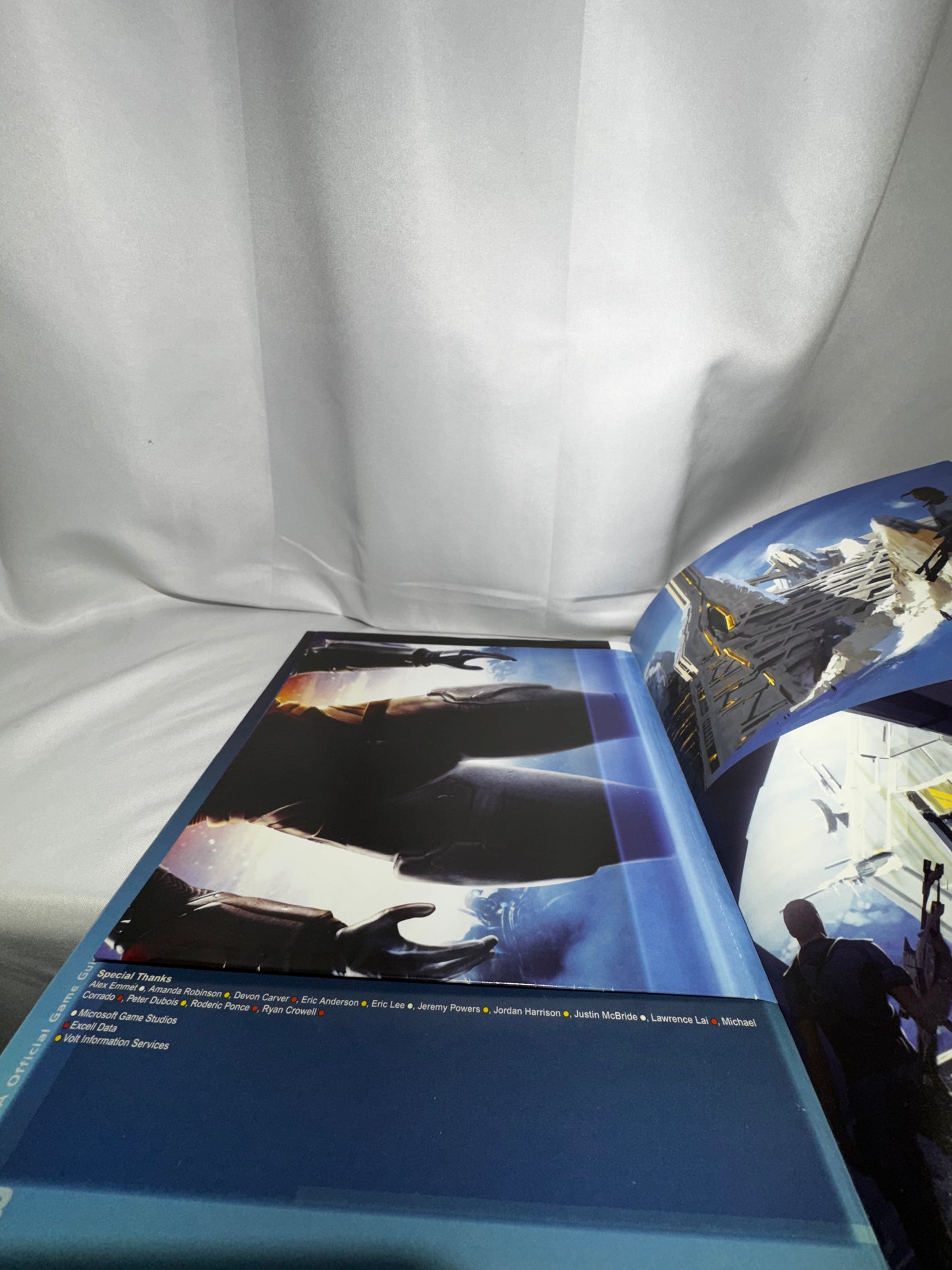 Mass Effect Prima Official Strategy Guide 2007 Xbox 360 w/ Fold-Out Poster