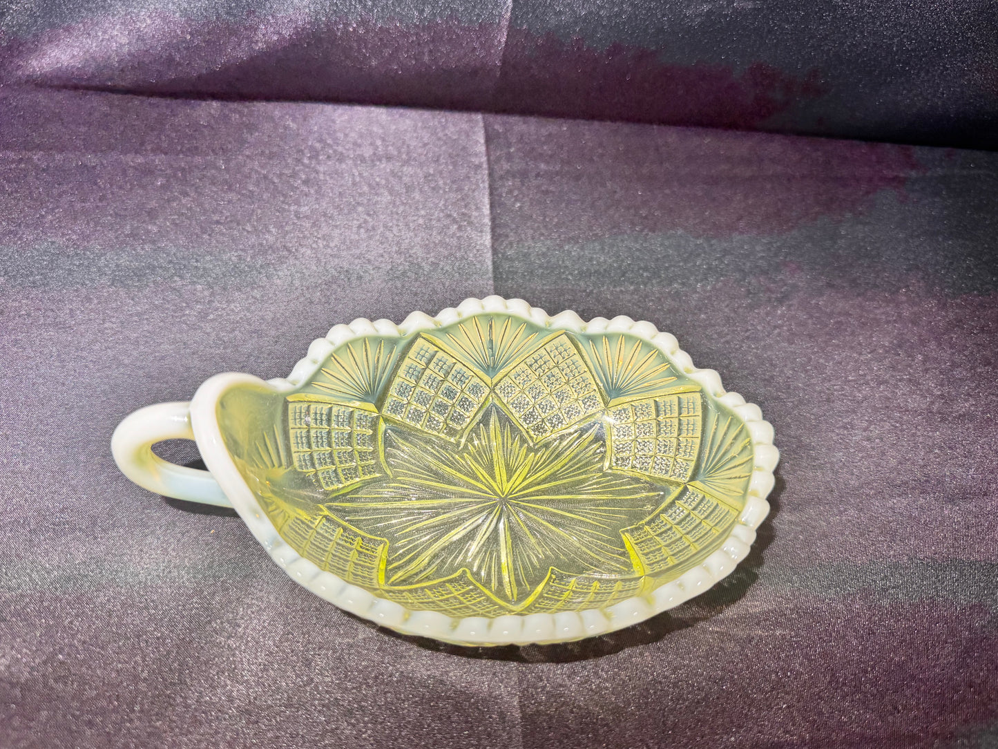 Vintage Davidson Primrose Pearline Uranium Glass Relish/nappy Dish– Lords & Ladies