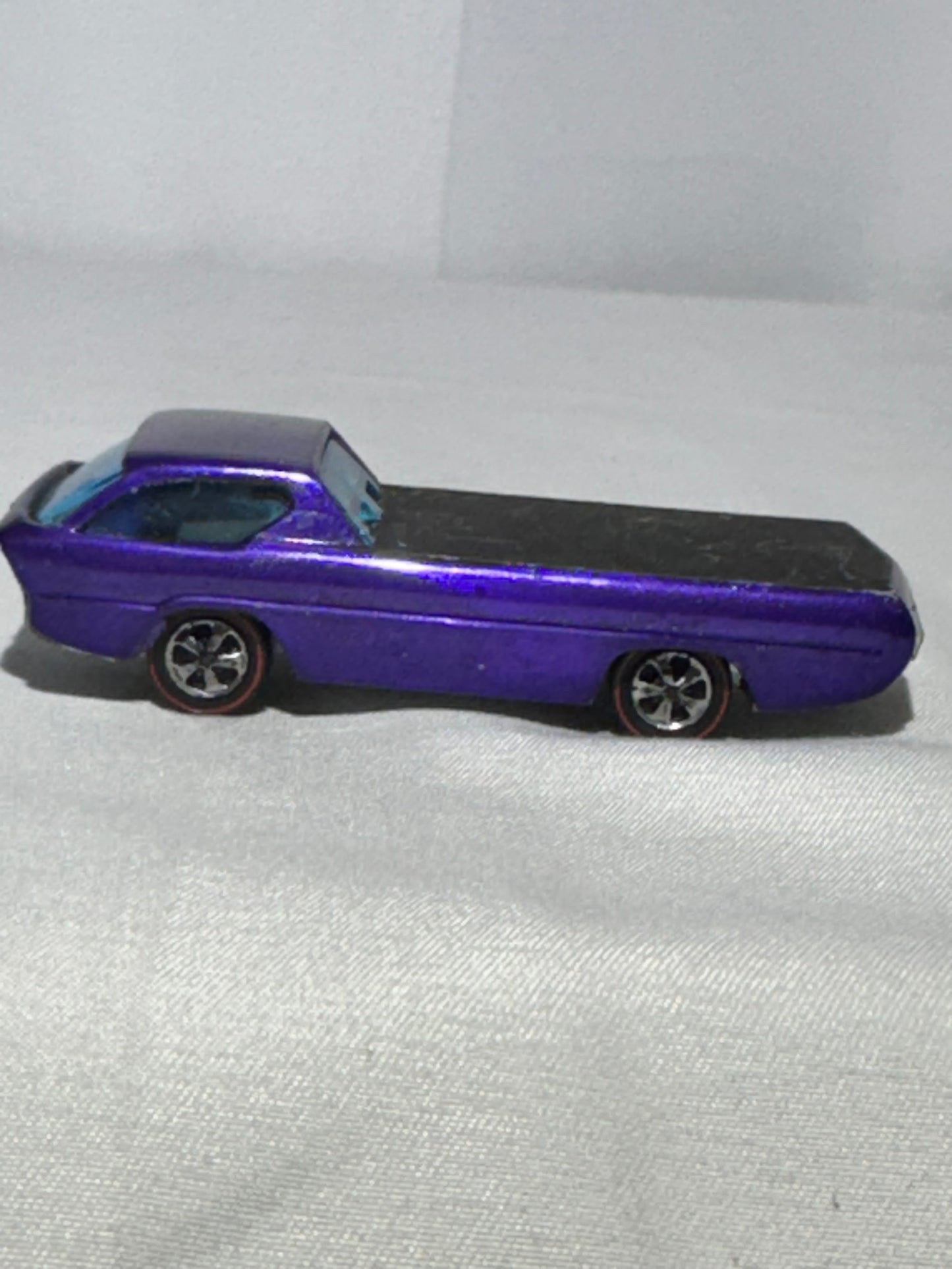 Vintage Hot Wheels Redline Deora – 1967 Original– Spectraflame Purple