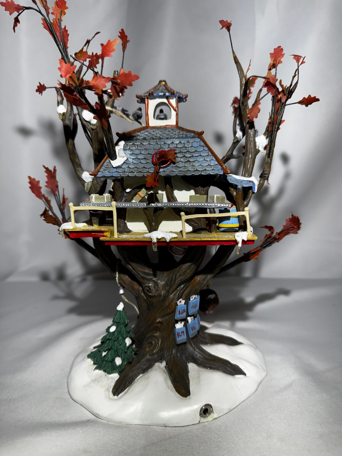 Department 56 North Pole Woods “Oakwood Post Office Branch” Lighted Treehouse – Retired Collectible
