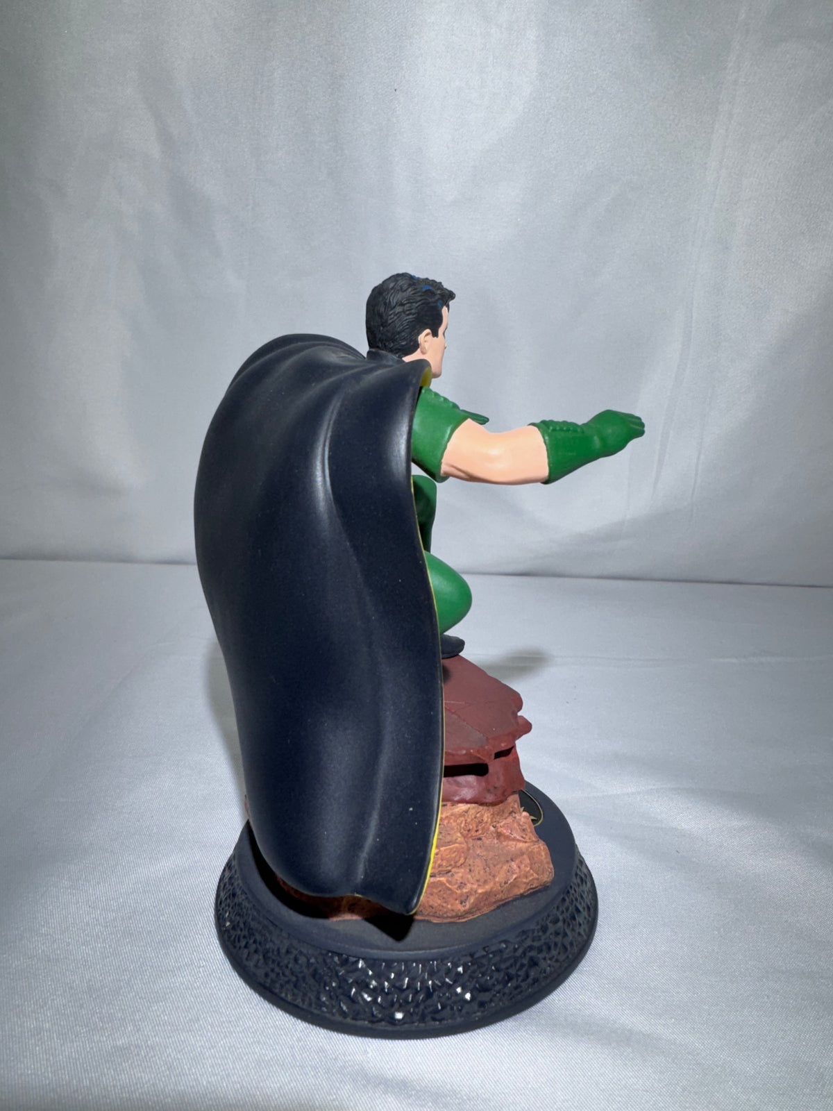 Hallmark 1996 DC Super Heroes Modern Era Robin Figurine – “World’s Bravest Teenager”