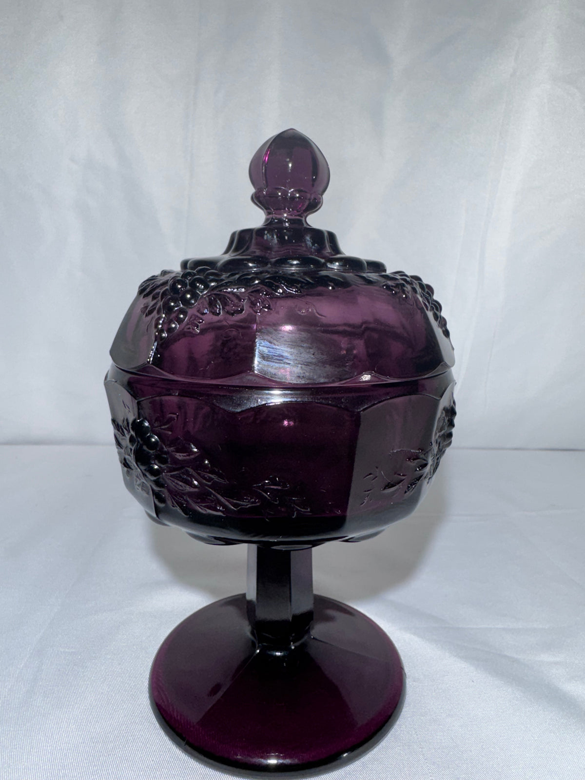 Vintage L.G. Wright Paneled Grape Amethyst Glass Covered Candy Dish / Pedestal Compote 1930’s-1960’s