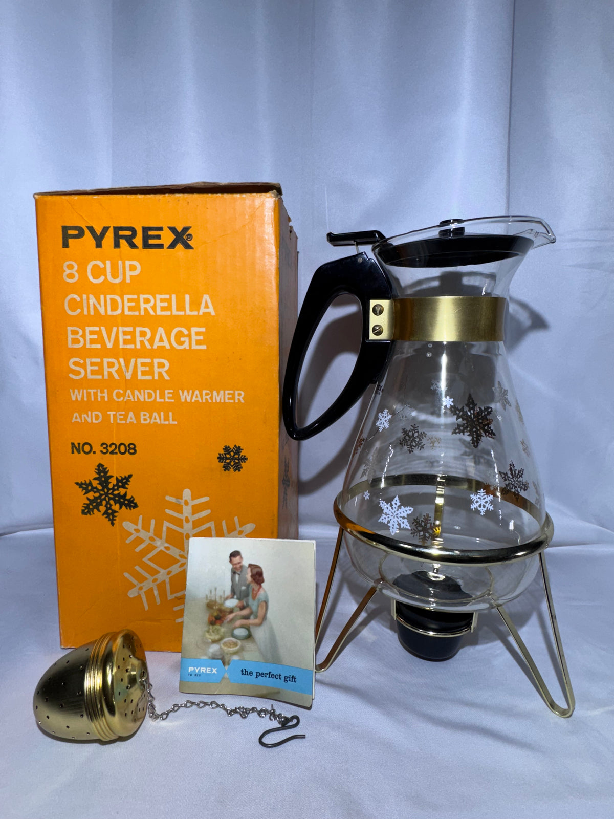Vintage Pyrex 3208 8-Cup Cinderella Beverage Server Snowflake Gold White – Box & Accessories – Parts/Display