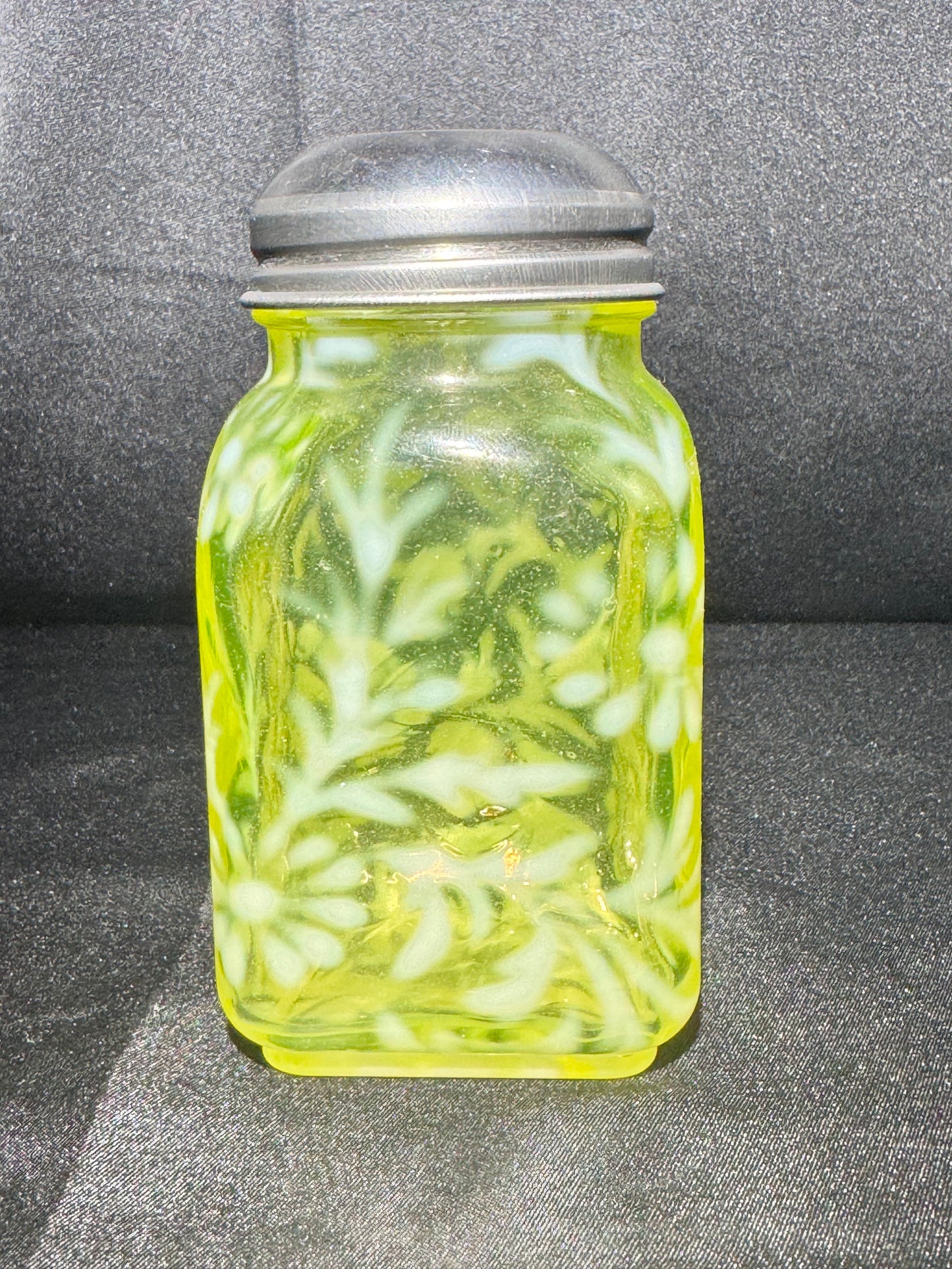 Vintage Daisy & Fern Square Shaker – Uranium Glass
