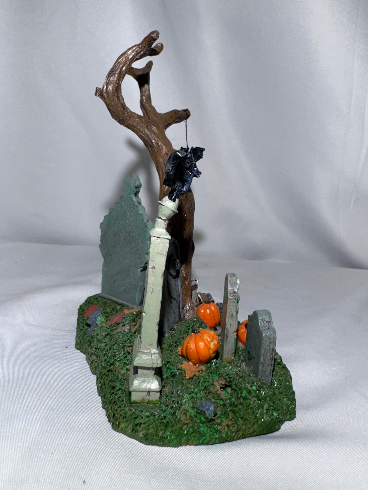 Lemax Spooky Town Vampire Tree Table Accent #73602 – 2007 – Retired – Damaged