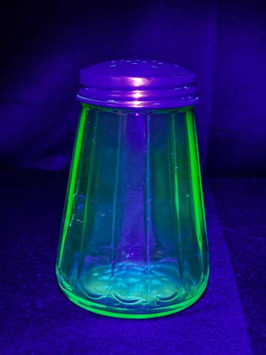 Vintage Uranium Jeanette Green Depression Glass Shaker 2051-5
