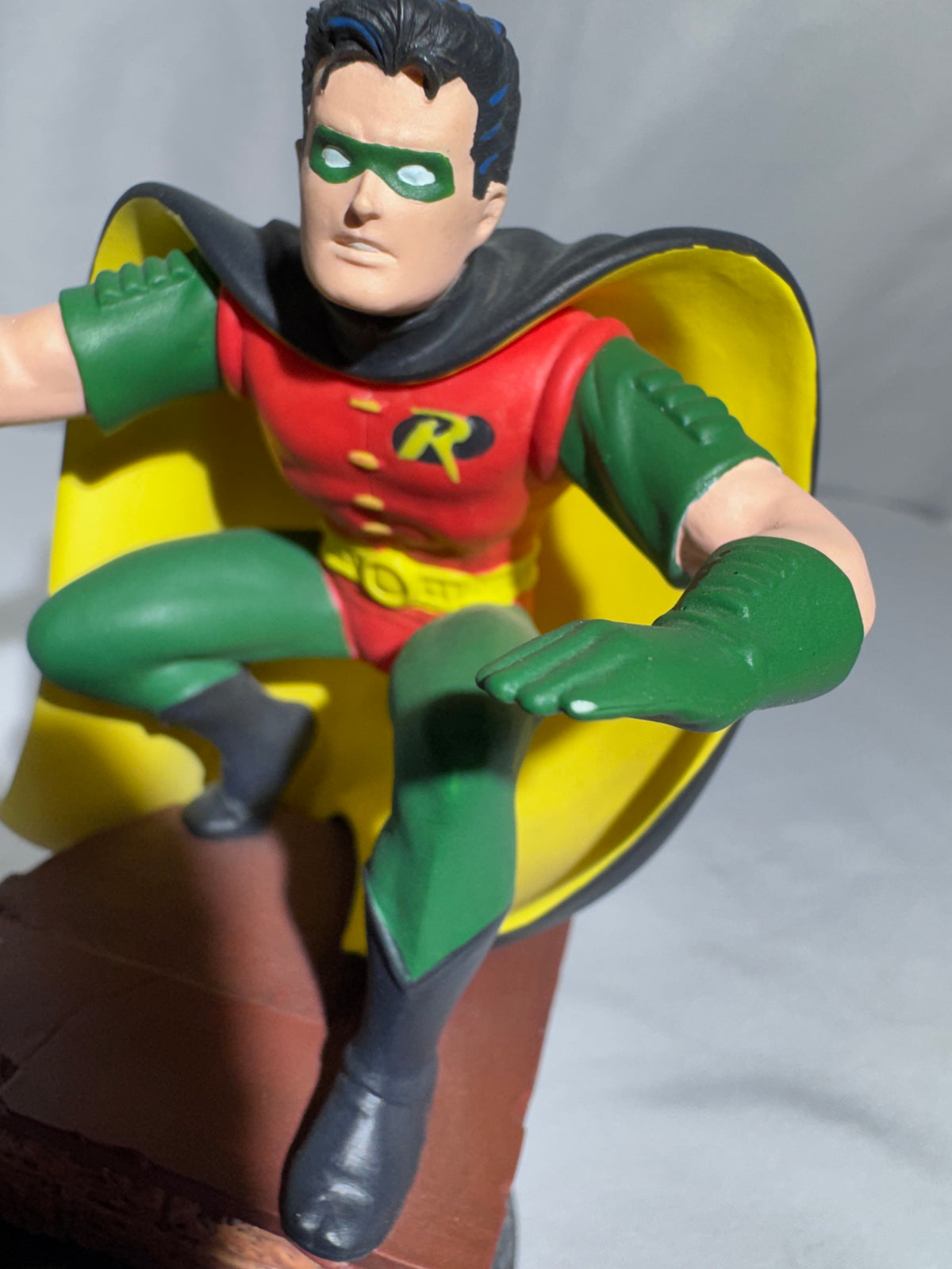 Hallmark 1996 DC Super Heroes Modern Era Robin Figurine – “World’s Bravest Teenager”