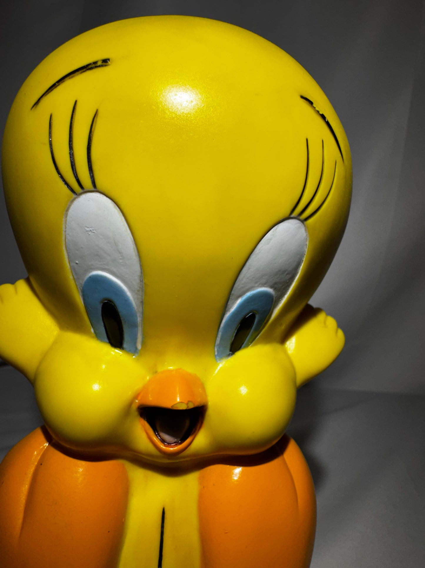 1996 Six Flags Warner Bros Tweety Bird Piggy Bank Resin Plastic Coin Bank 7.5” Vintage