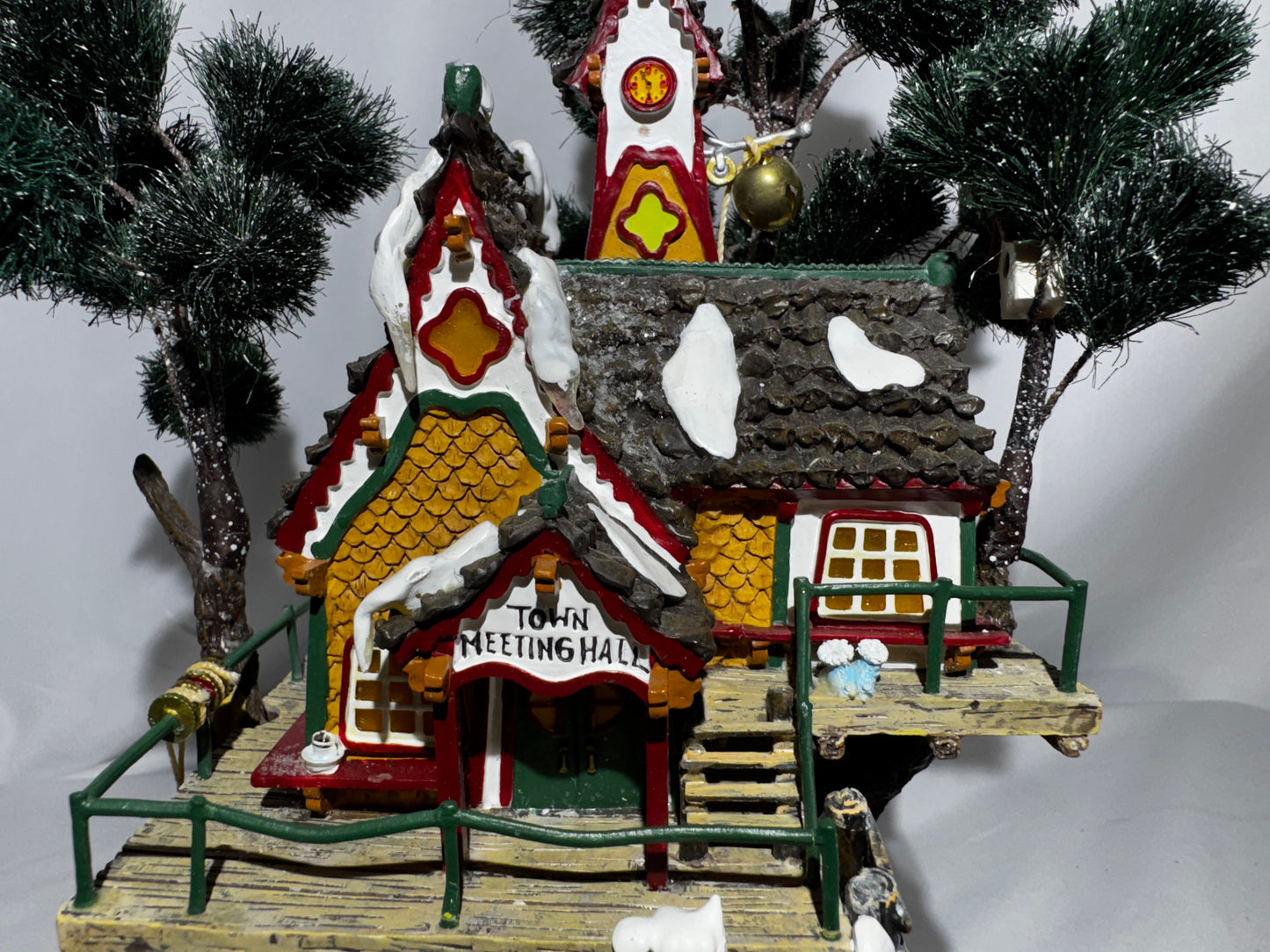 Department 56 North Pole Woods “Town Meeting Hall” Lighted Building – Item #56.56880