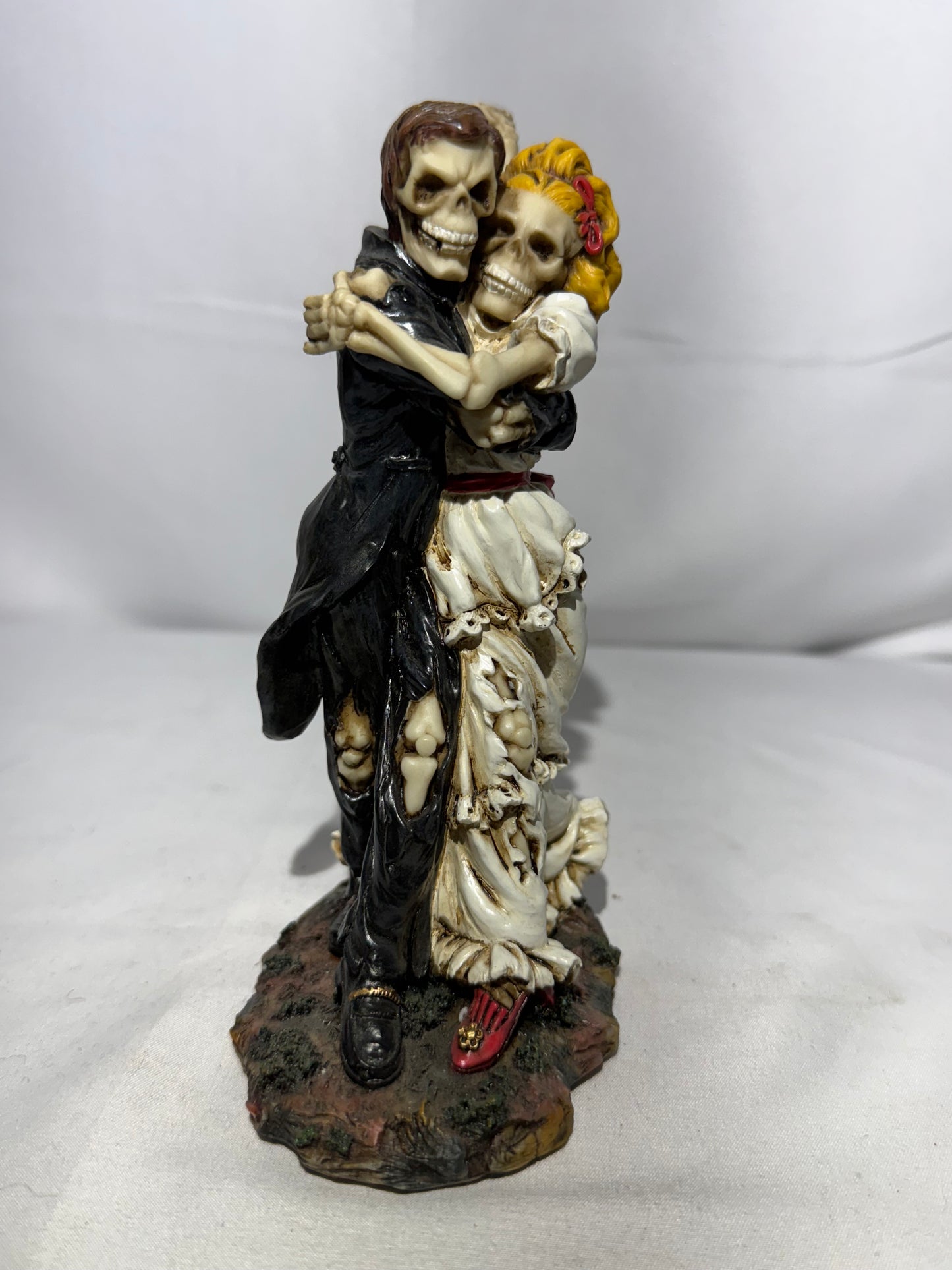 Dancing Skeleton Bride & Groom Figurine – Gothic / Day of the Dead Style - Summit Collection