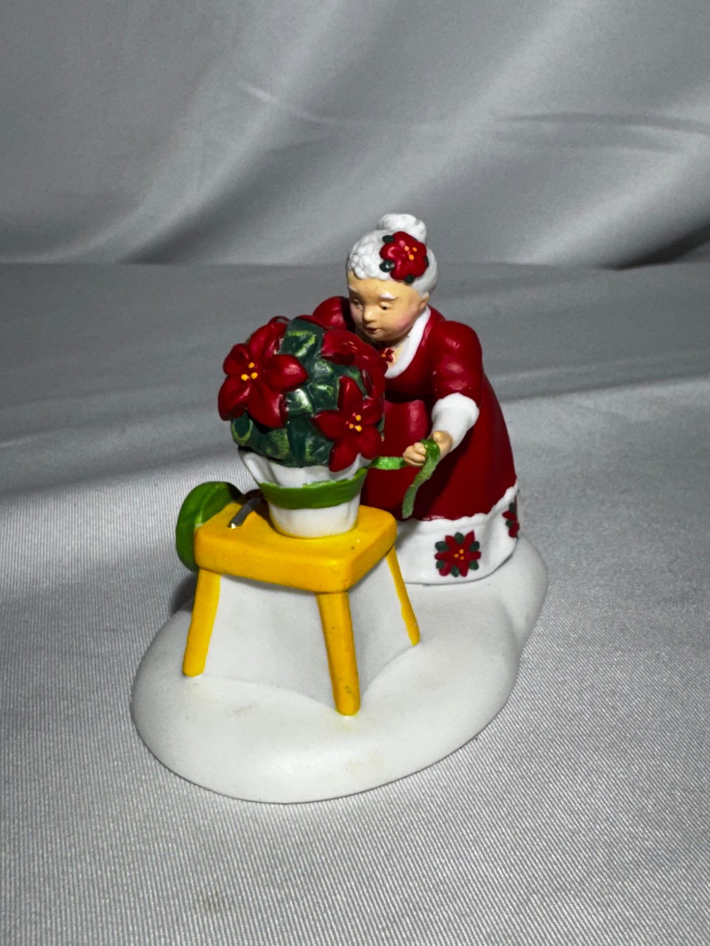 Department 56 Mrs. Claus’ Perfect Poinsettias #56.57212 North Pole Retired