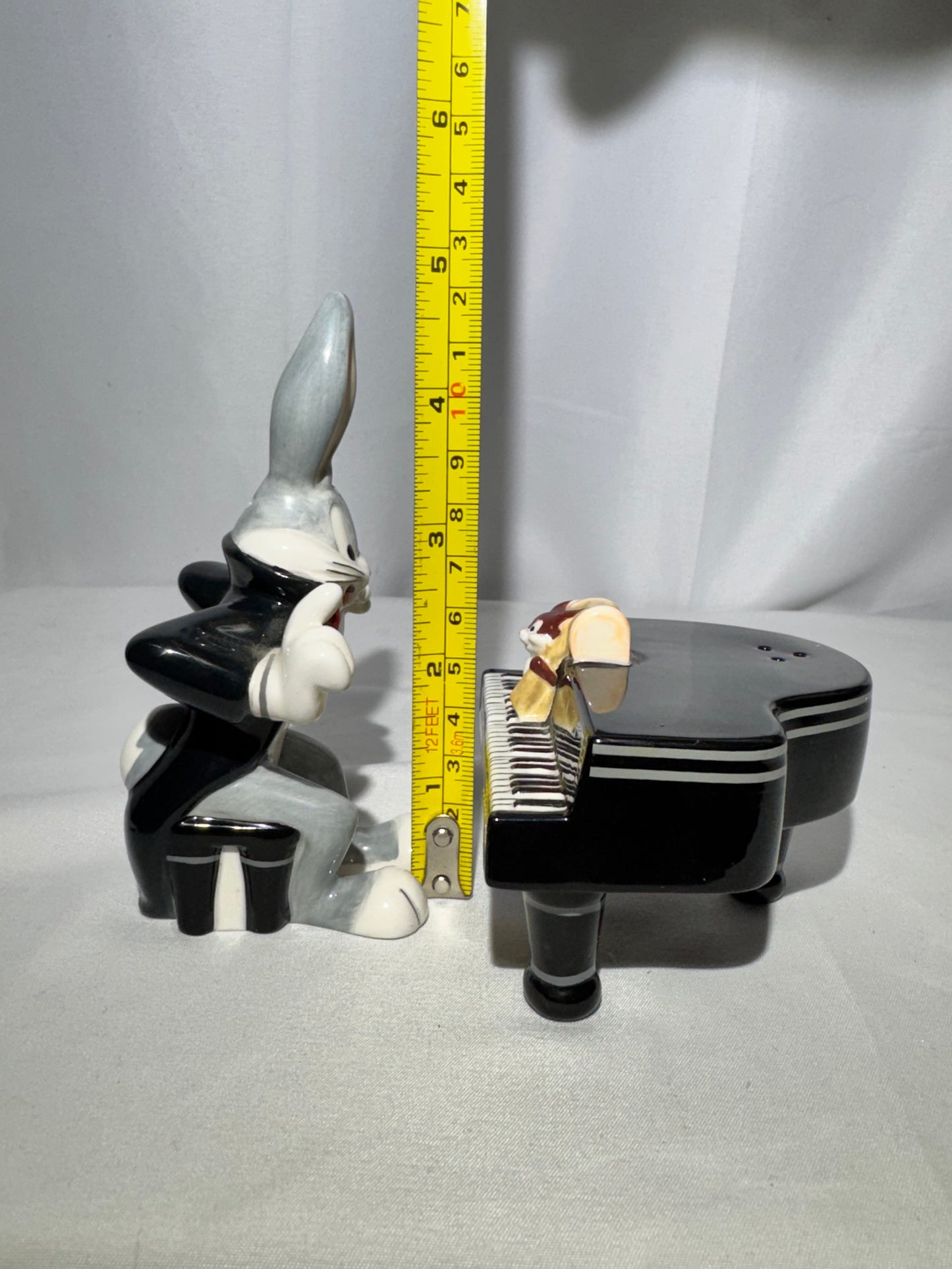 Vintage Warner Bros. Bugs Bunny & Piano Salt and Pepper Shaker Set – Looney Tunes