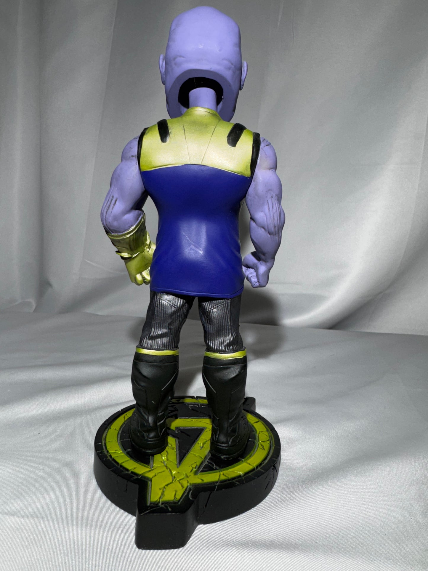 NECA Thanos Head Knocker Avengers Infinity War Resin Bobblehead Figure 8”