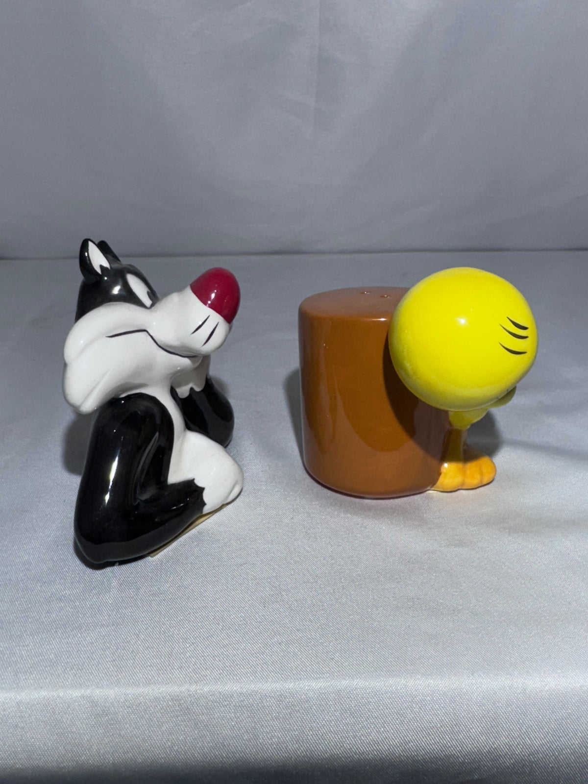 Vintage 1996 Looney Tunes Sylvester the Cat & Tweety Bird Ceramic Salt and Pepper Shakers – Tropico Diffusion