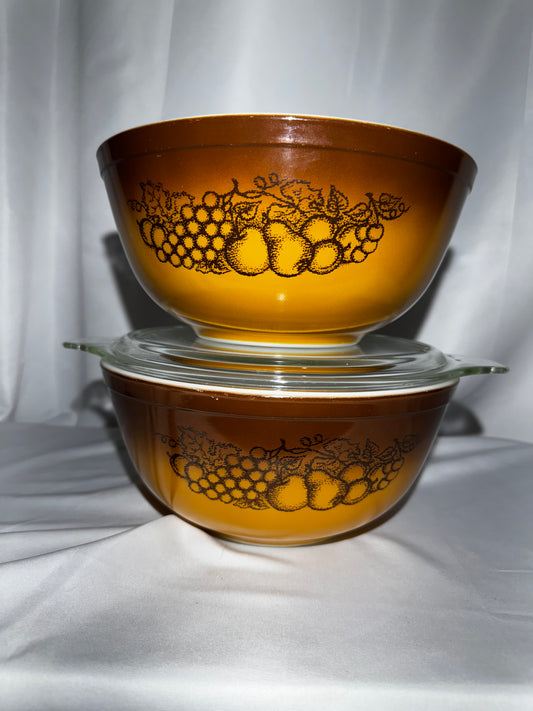 Vintage Pyrex Old Orchard 2 #403 2.5-Quart Mixing Bowls with 475-C26 Glass Lid