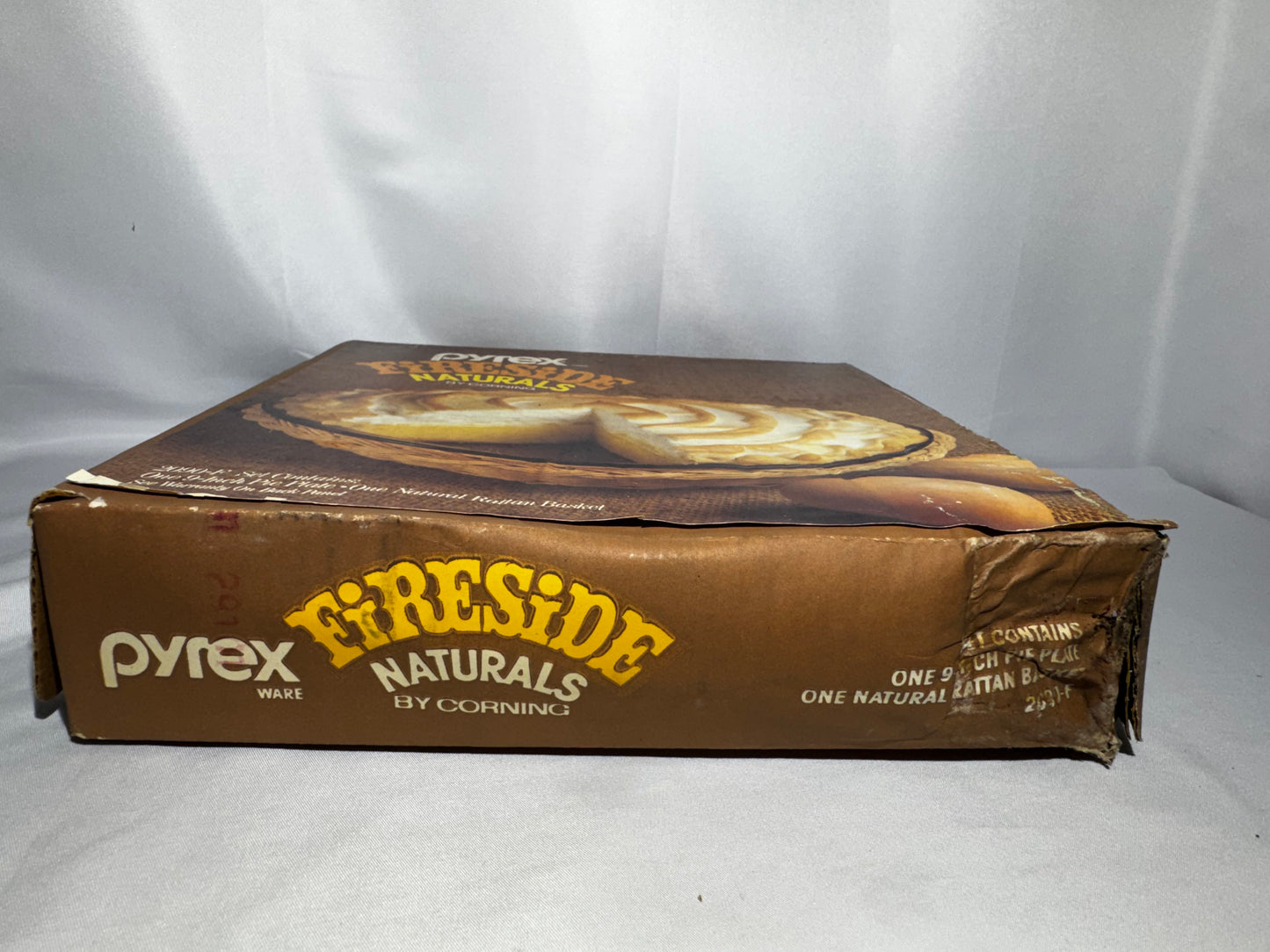 Vintage Pyrex Fireside Naturals 2090-F 9” Amber Glass Pie Plate w/ Rattan Basket Boxed