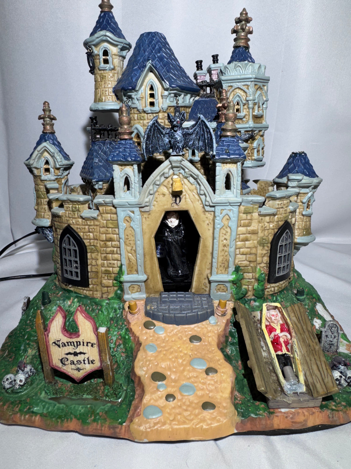 Lemax Spooky Town Vampire Castle #75498 – Retired 2007 Halloween Village – Animated & Lighted