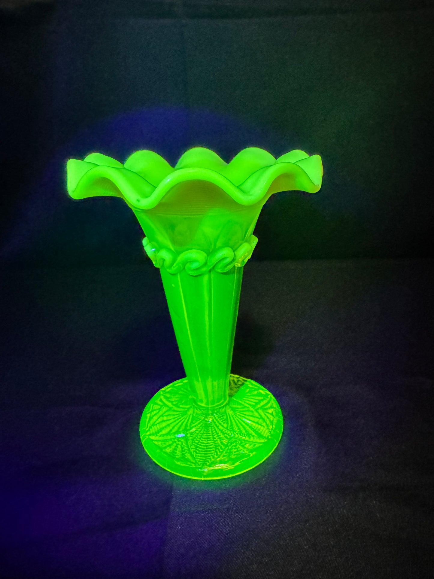 Vintage Davidson Pearline Primrose Uranium Glass Vase – Fluted & Ruffled