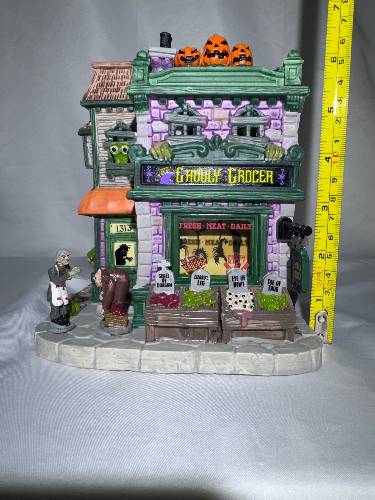 Lemax Spooky Town Ghouly Grocer #95458 – 2019 – Lighted Porcelain Building – Original Box