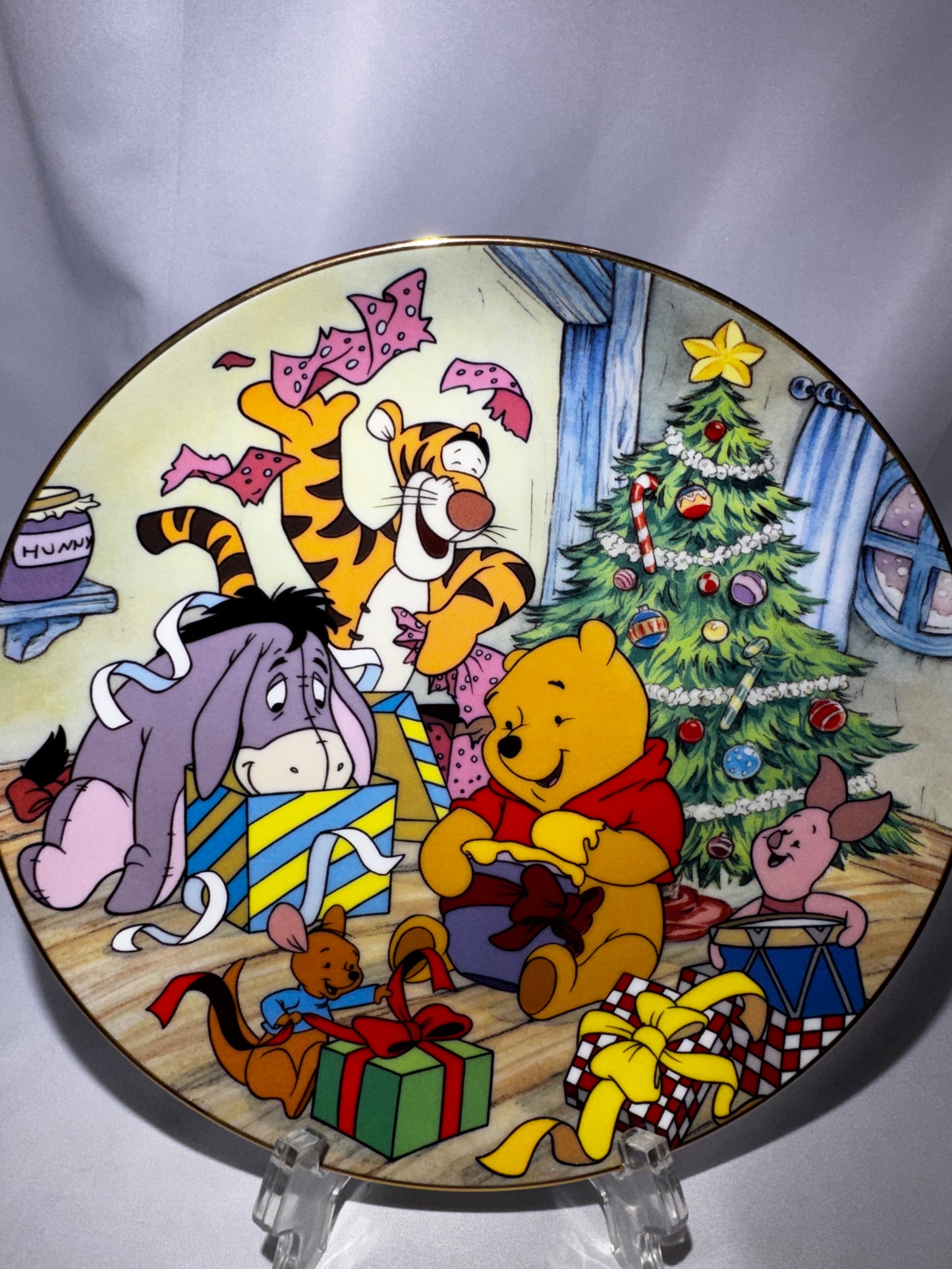 Bradford Exchange Winnie the Pooh “Hooray for Christmas” Plate 4th Issue 100 Acre Wood Holiday Gold Trim