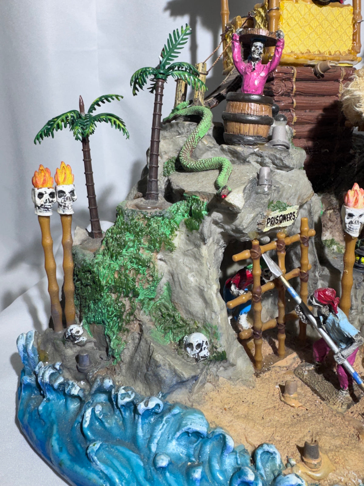 Lemax Spooky Town Pirates’ Hideout #84764 — Retired 2008 Halloween Village