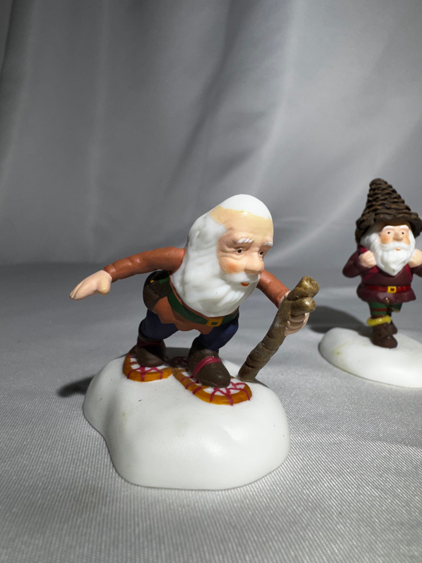 Department 56 North Pole Woods Elves #56.56922 Retired Village Accessory Set READ