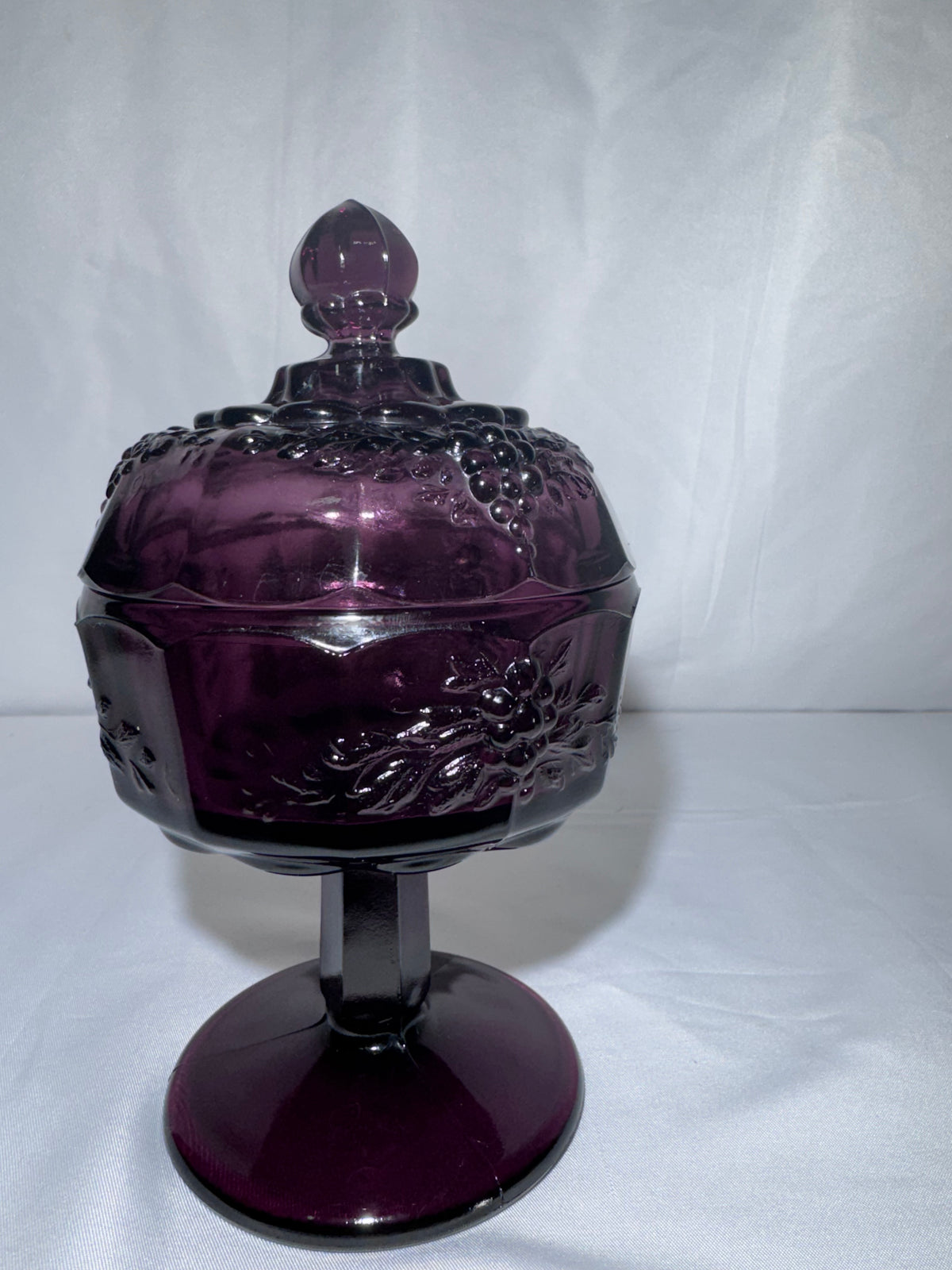 Vintage L.G. Wright Paneled Grape Amethyst Glass Covered Candy Dish / Pedestal Compote 1930’s-1960’s