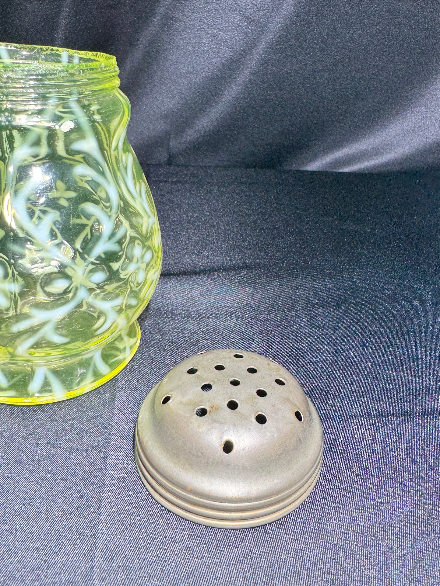 Northwood Spanish Lace Uranium Glass Shaker – Vaseline Opalescent