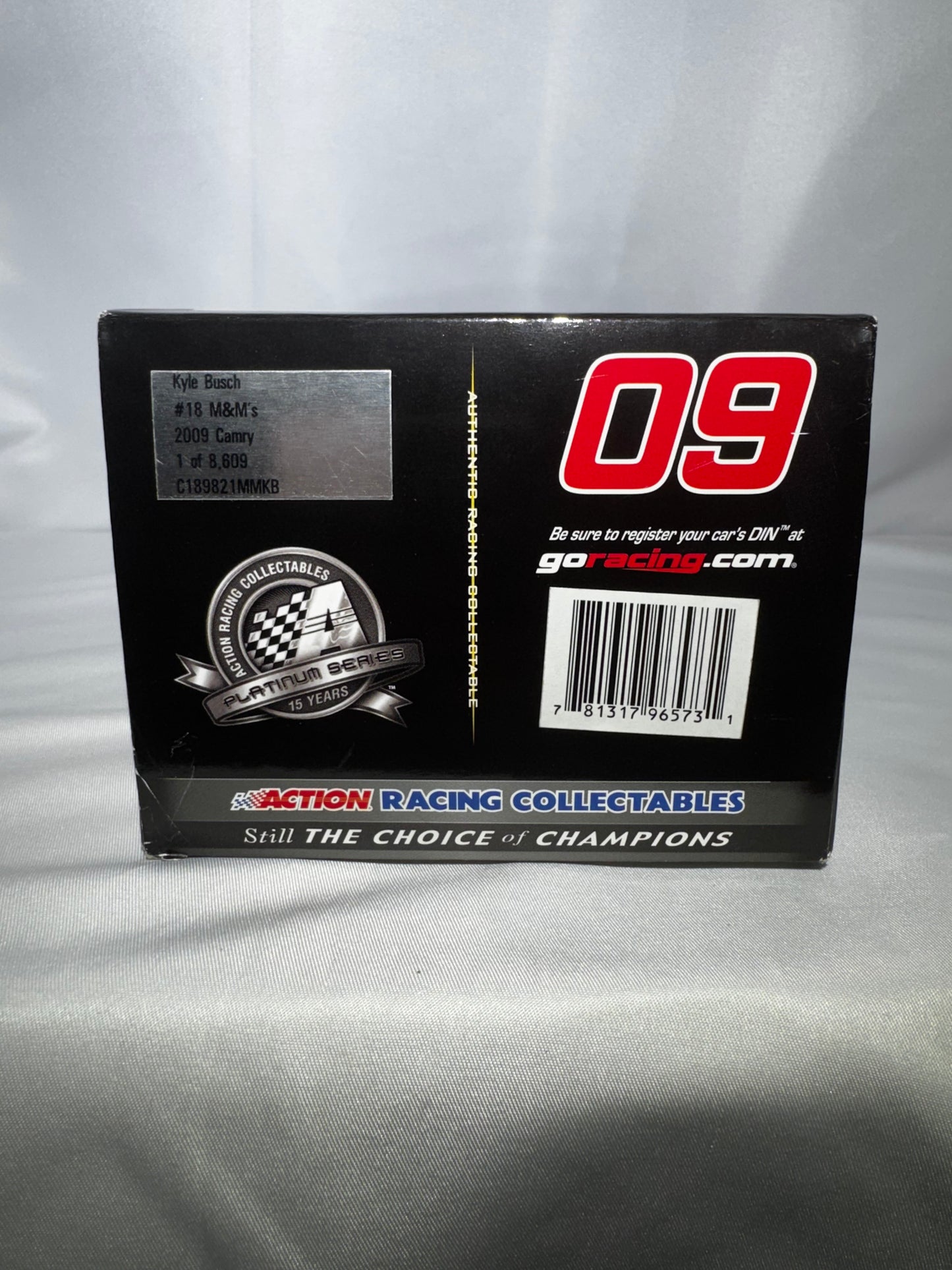 2009 Kyle Busch #18 M&M’s Toyota Camry 1:24 Action Platinum Series Diecast w/ Box