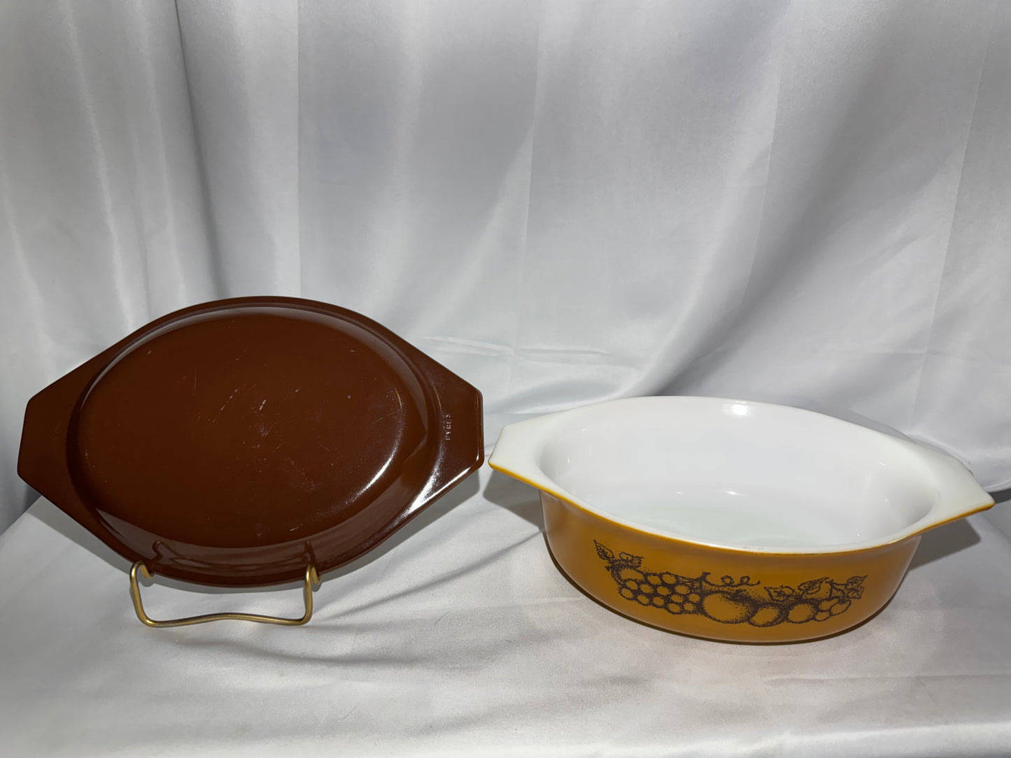 Vintage Pyrex Old Orchard Casserole Dish Set of 3 w/ Lids 1.5 Qt & 2.5 Qt Brown Fruit