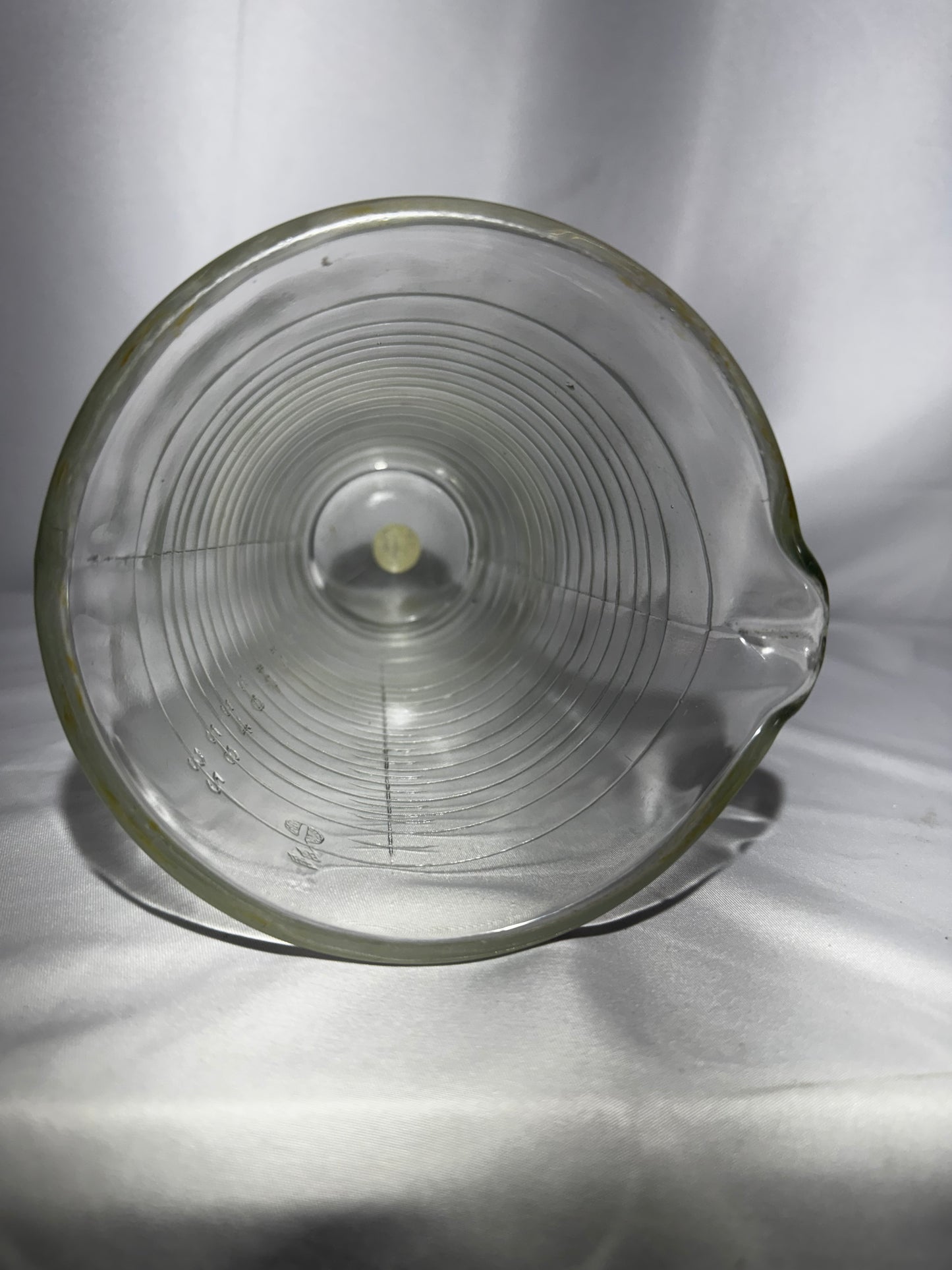 Vintage 32oz Glass Measuring Beaker Weighted Base Pour Spout Darkroom Lab