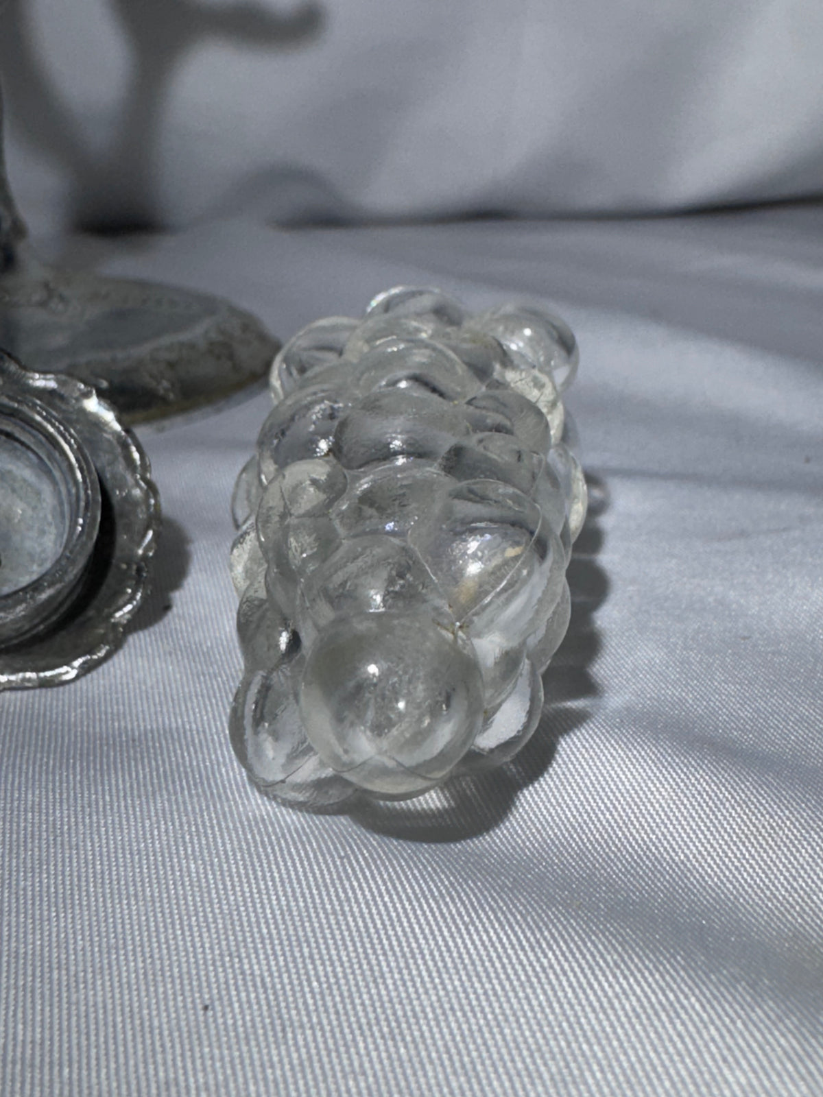 Vintage Clear Glass Hanging Grape Salt & Pepper Shaker Set w/ Metal Tree Stand – Made in Japan