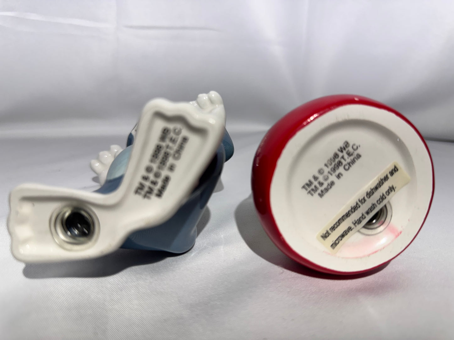 Vintage Tom and Jerry Salt & Pepper Shaker Set – 1998 Hanna-Barbera – T.E.C. – Original Stoppers