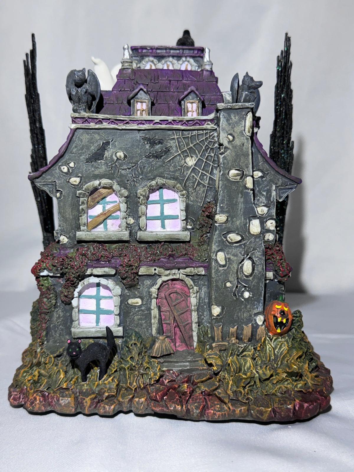 Hawthorne Village The Munsters Halloween Village – Grandpa’s Touch of Transylvania Hotel – 2004