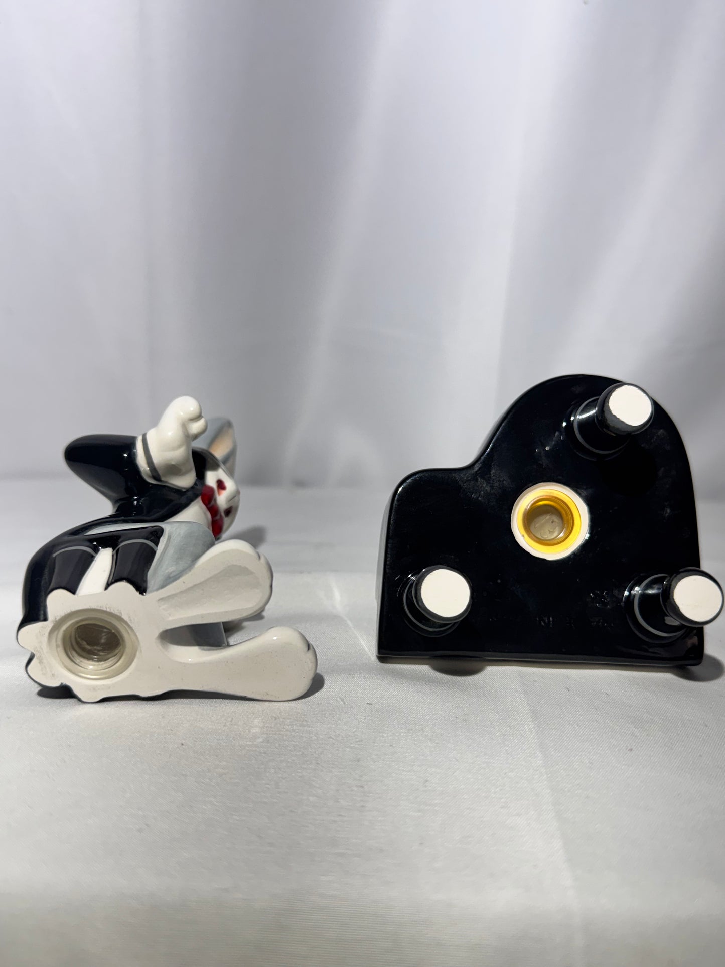 Vintage Warner Bros. Bugs Bunny & Piano Salt and Pepper Shaker Set – Looney Tunes