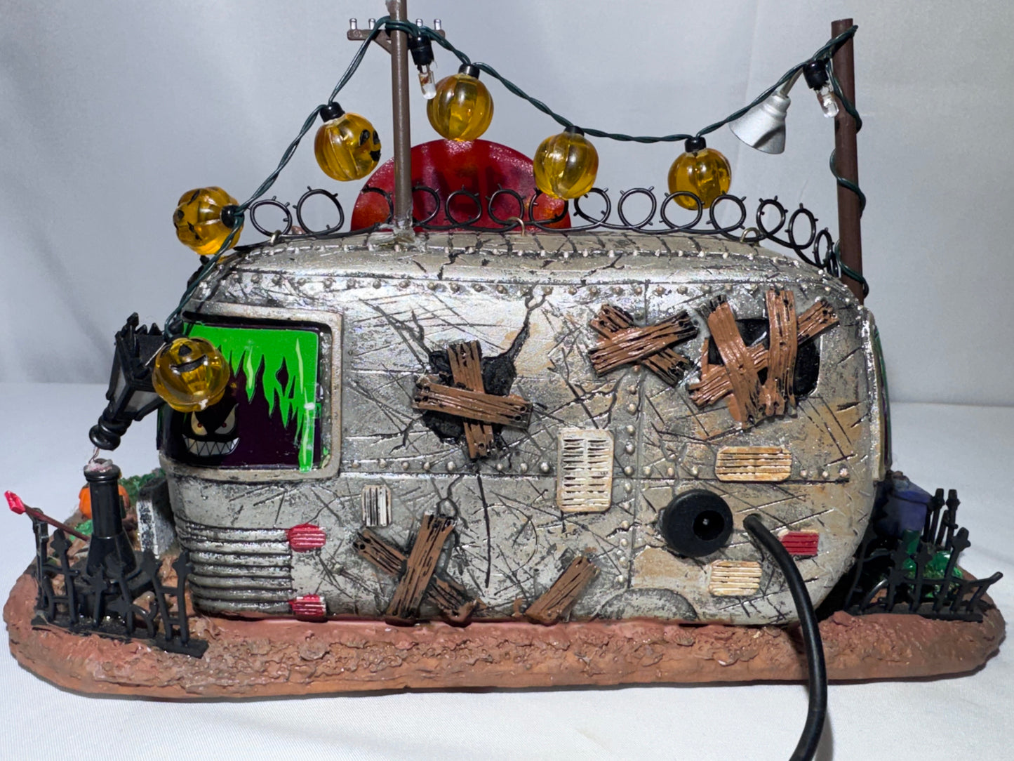 Lemax Spooky Town Killer Clown Mobile Home #14323 – Retired 2012 Halloween Village