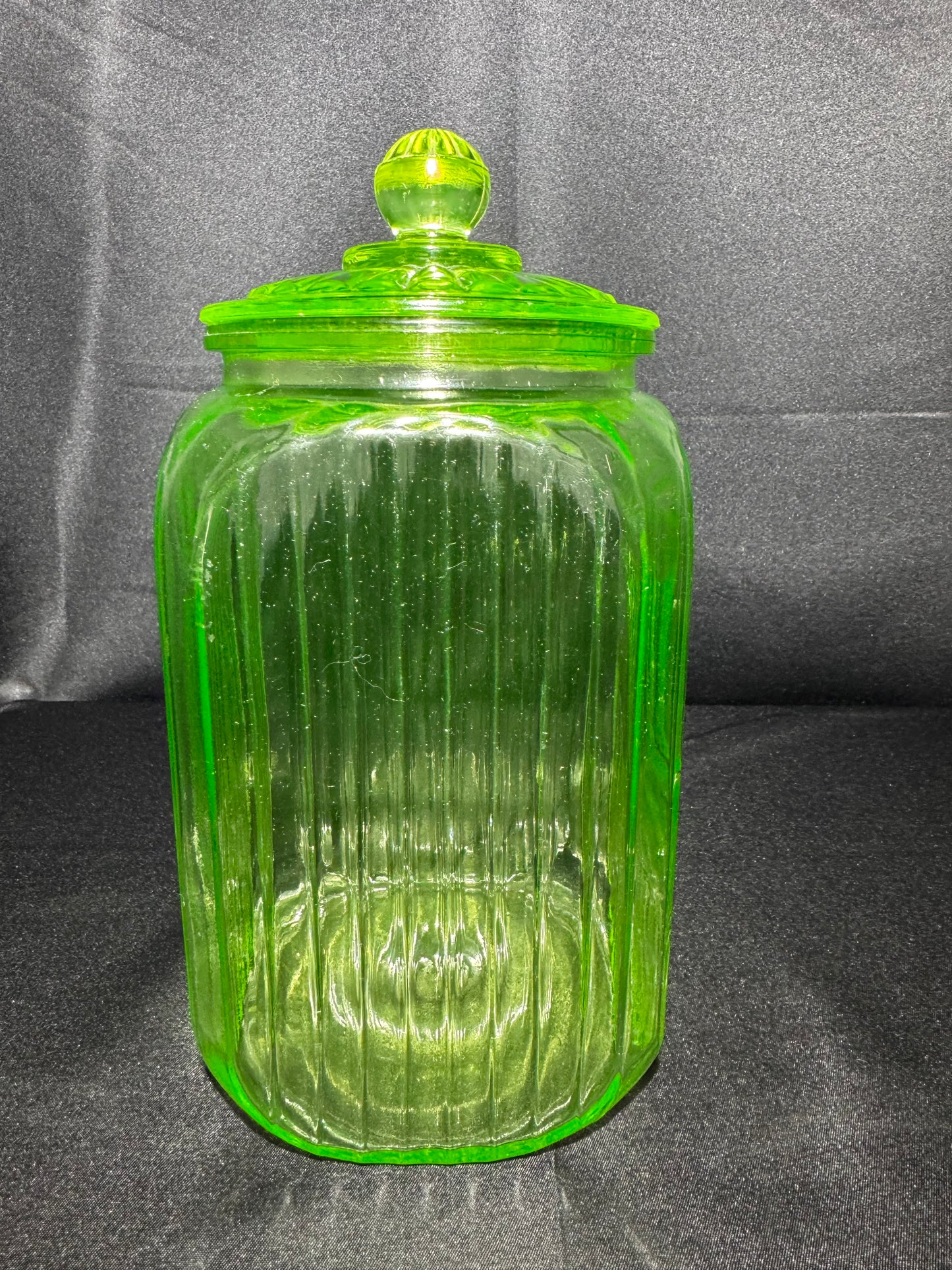 1930s Anchor Hocking Green Glass Kitchen Canister Original Lid Uranium Glass