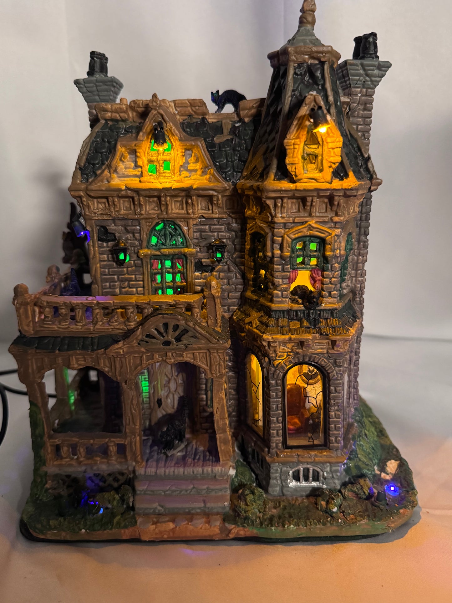 Lemax Spooky Town Withered Mansion #45662 – Retired 2014–2019 Halloween Village