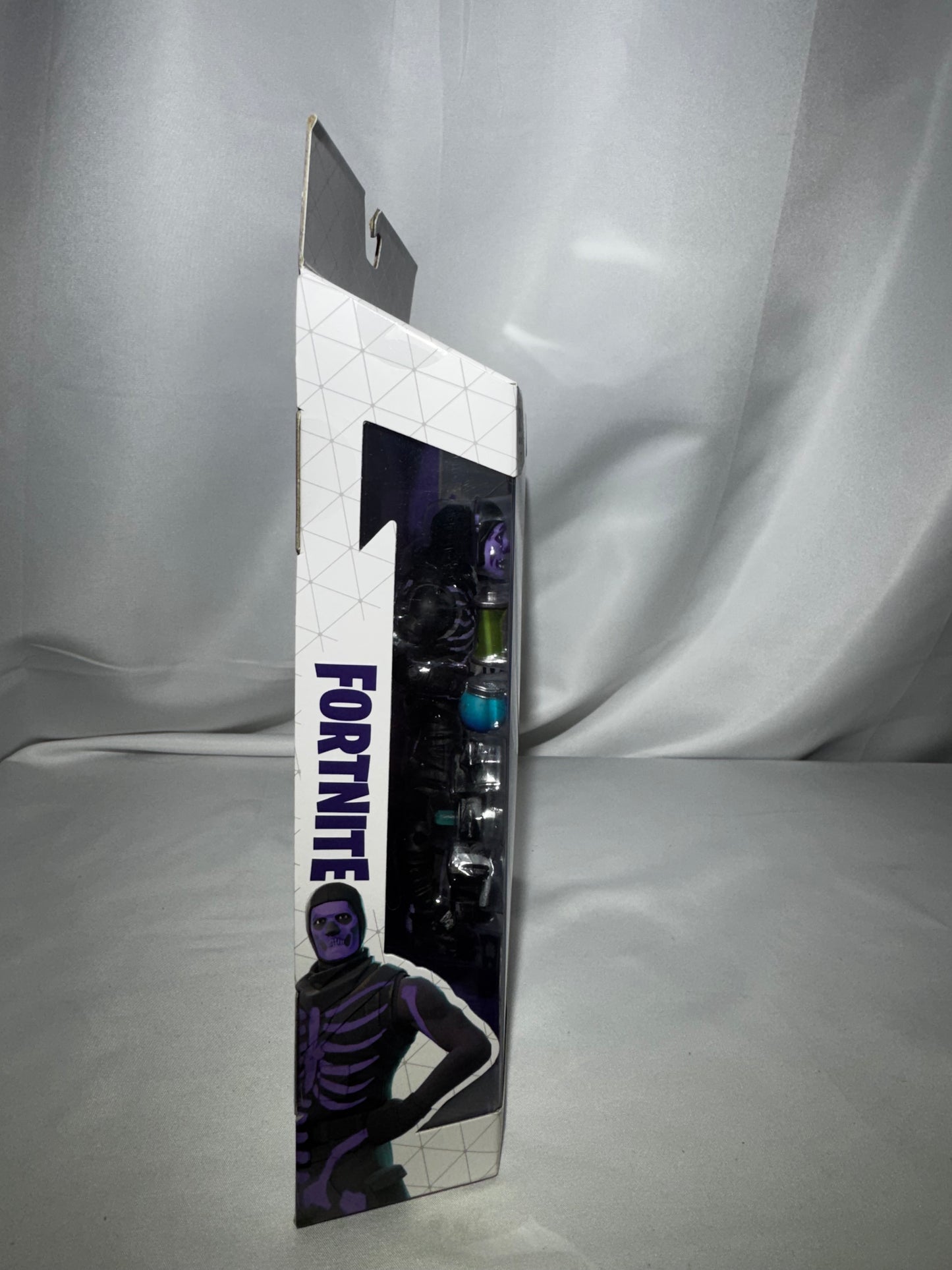 Fortnite Skull Trooper Purple Glow Legendary Series Figure 88 Pc 40 Articulation