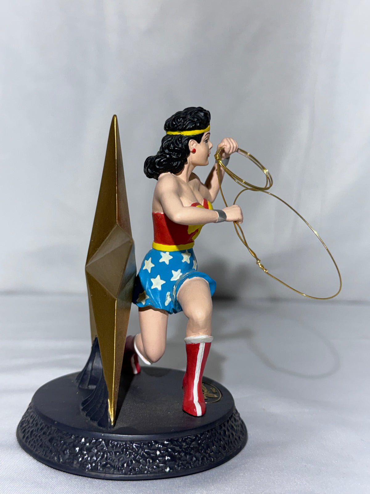 1996 Hallmark DC Super Heroes Collection Golden Age Wonder Woman “Champion of Freedom” Figurine with Box