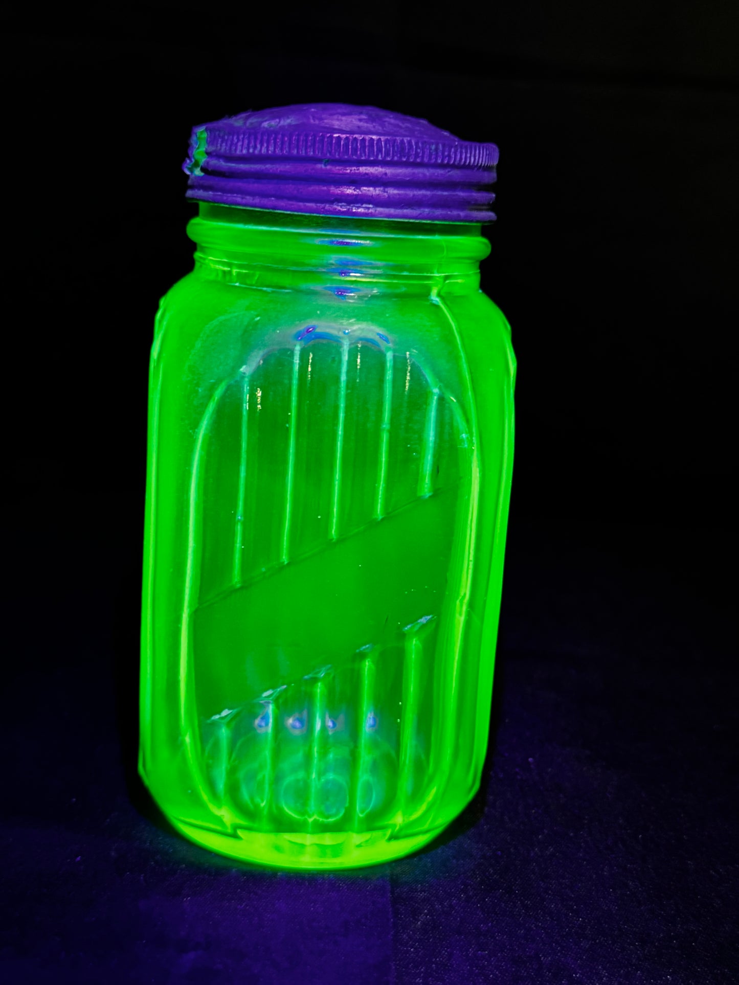 Vintage Anchor Hocking Uranium Green Glass Shaker Ribbed Hoosier Cabinet Jar w/ Metal Lid UV Glow