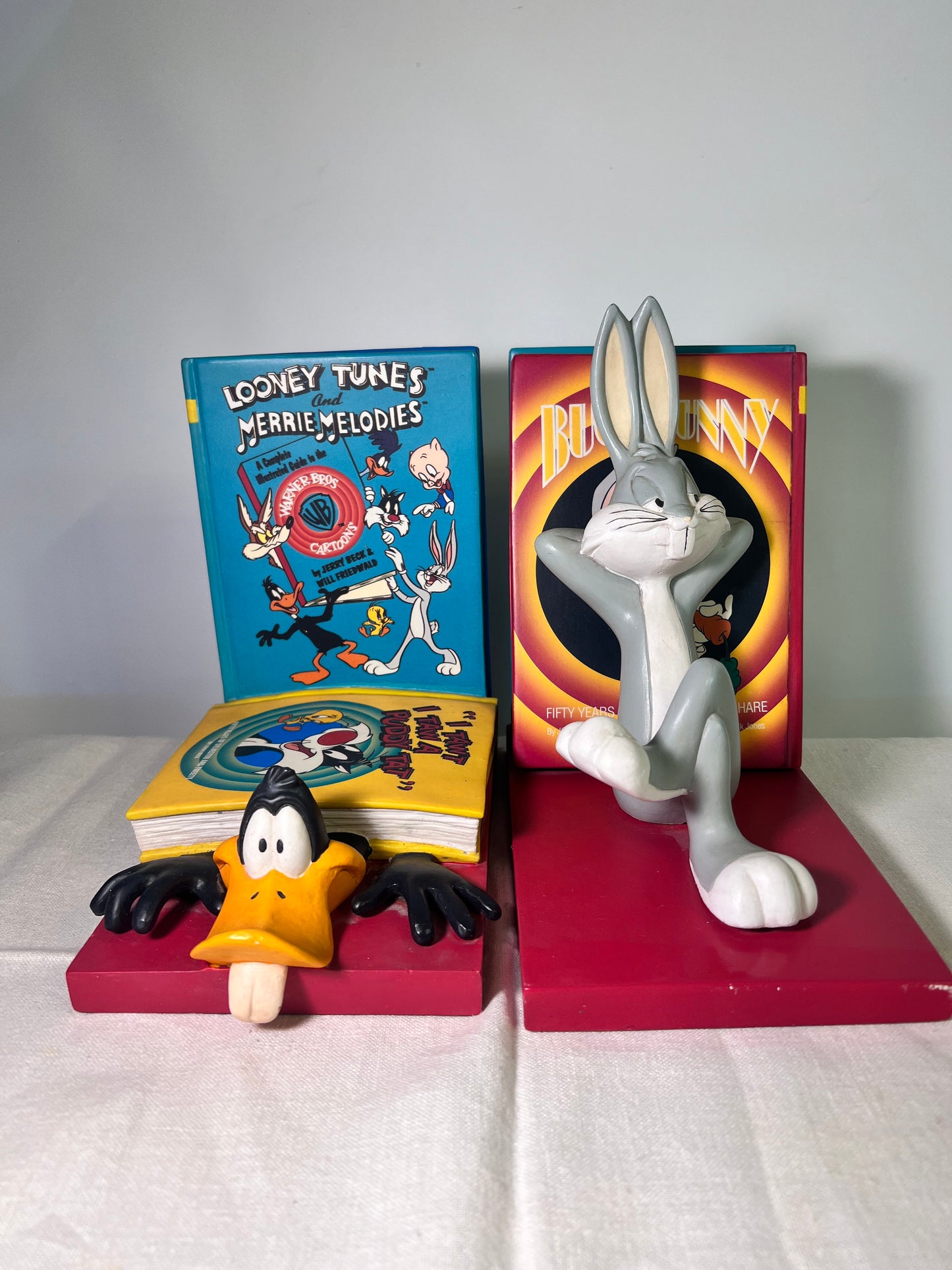 Bugs Bunny and Daffy duck – book in – Looney Tunes – Warner Brothers