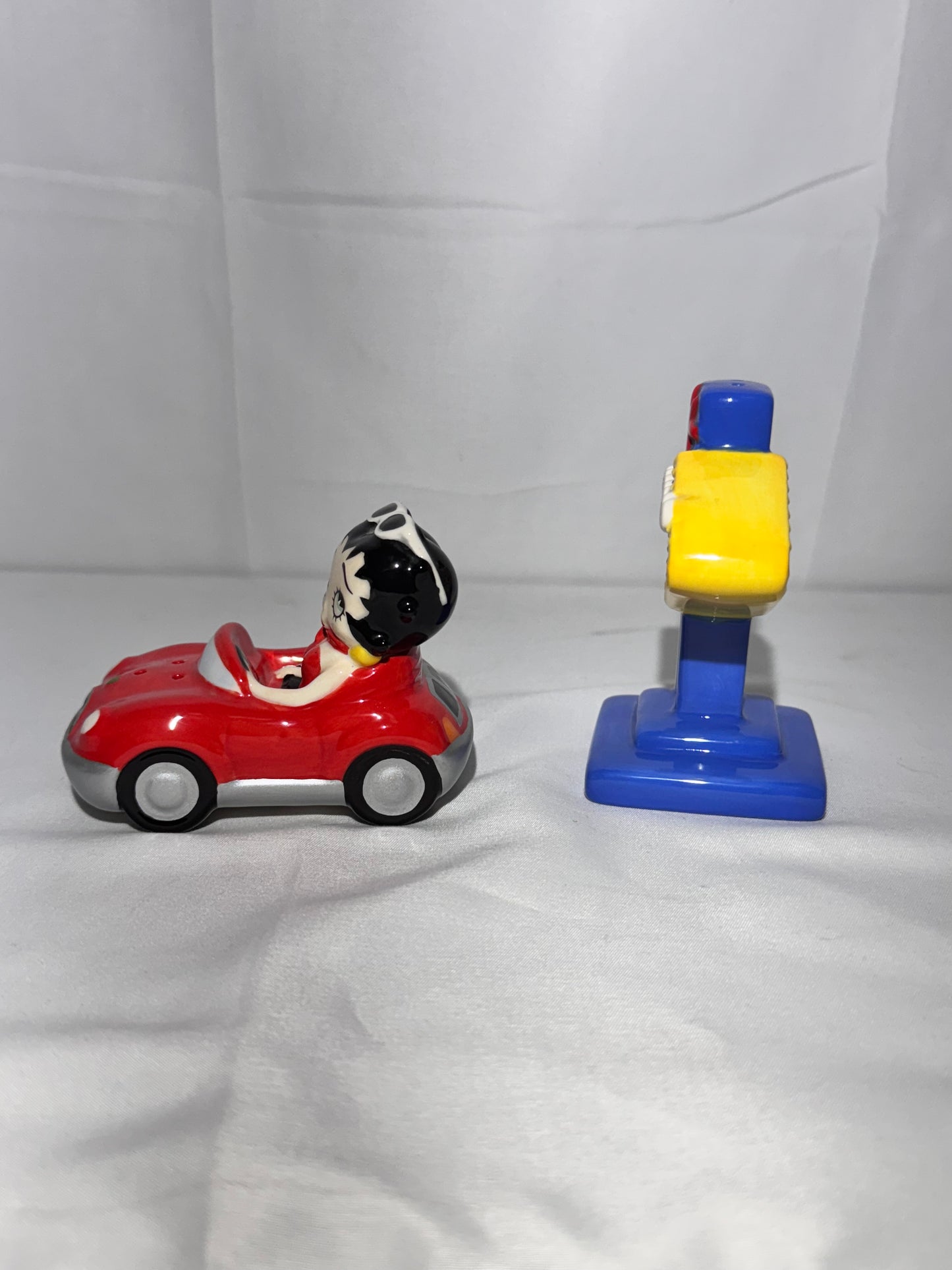 V intage 2008 Betty Boop Salt & Pepper Shaker Set – Betty in Red Corvette & Las Vegas Sign by Vandor
