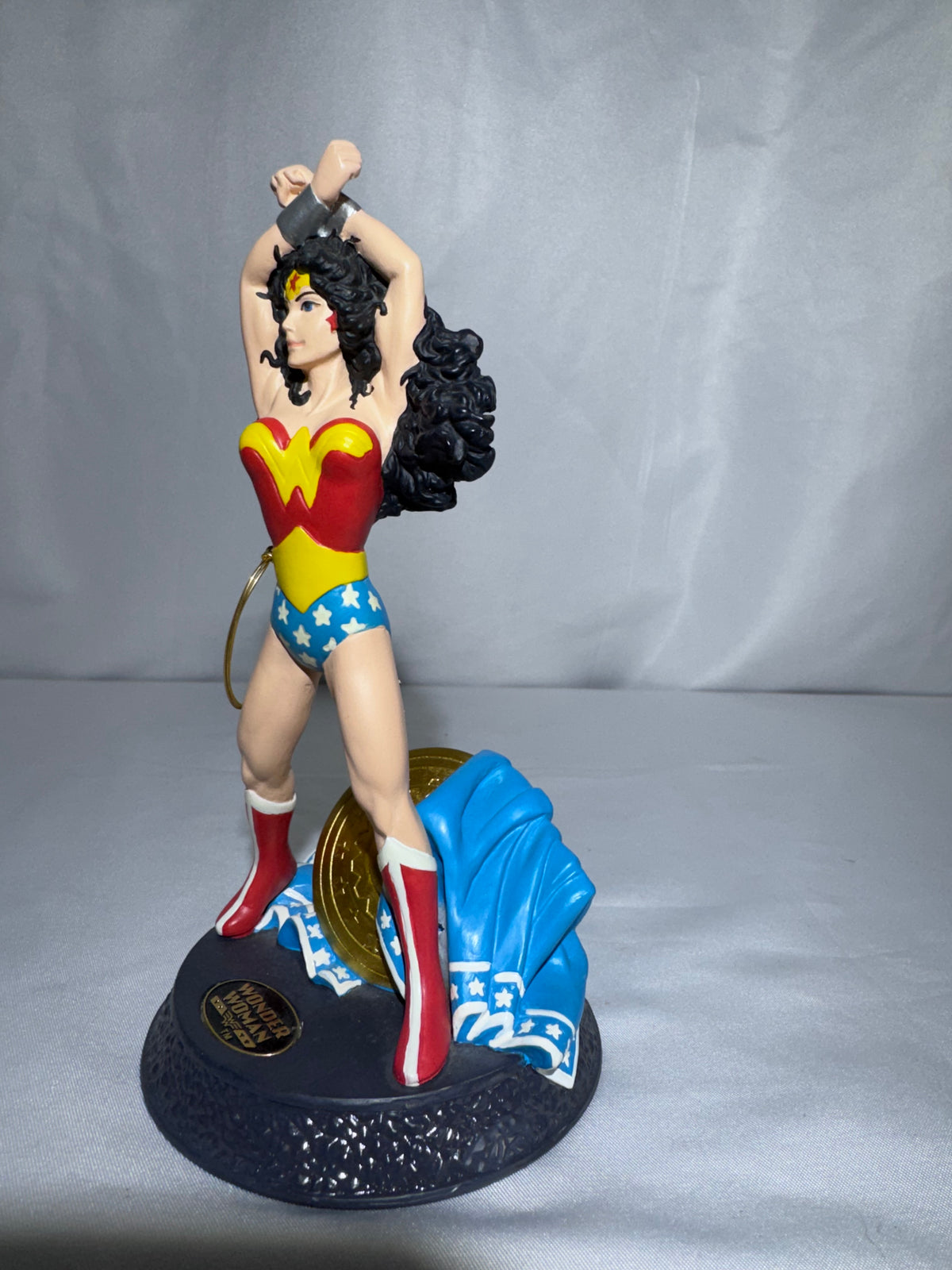 Hallmark 1996 DC Super Heroes Modern Era Wonder Woman Figurine – “Warrior of Strength and Wisdom”