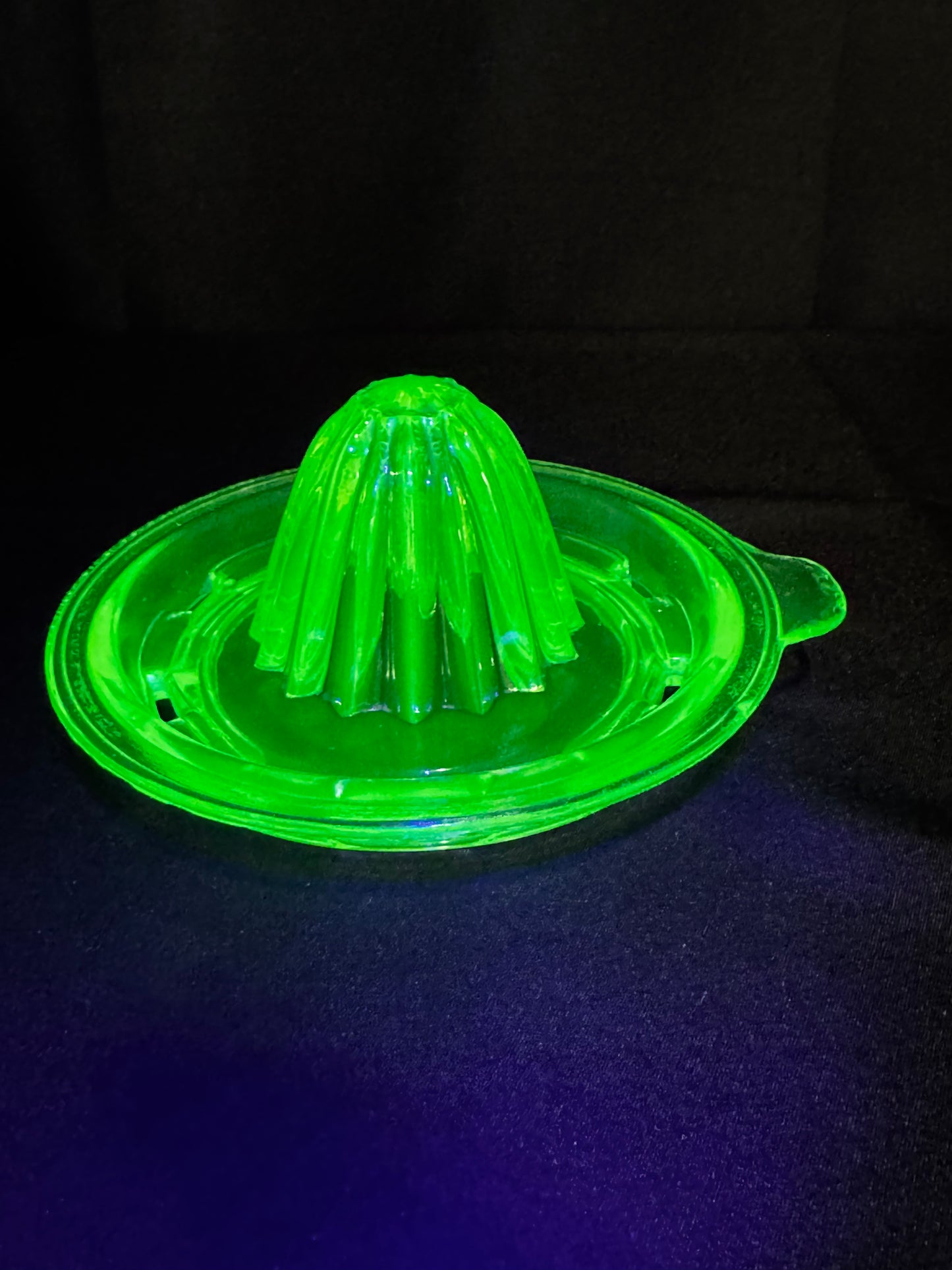 Vintage Uranium Glass Citrus Reamer Juicer Green Depression Glass 5.5” UV Reactive